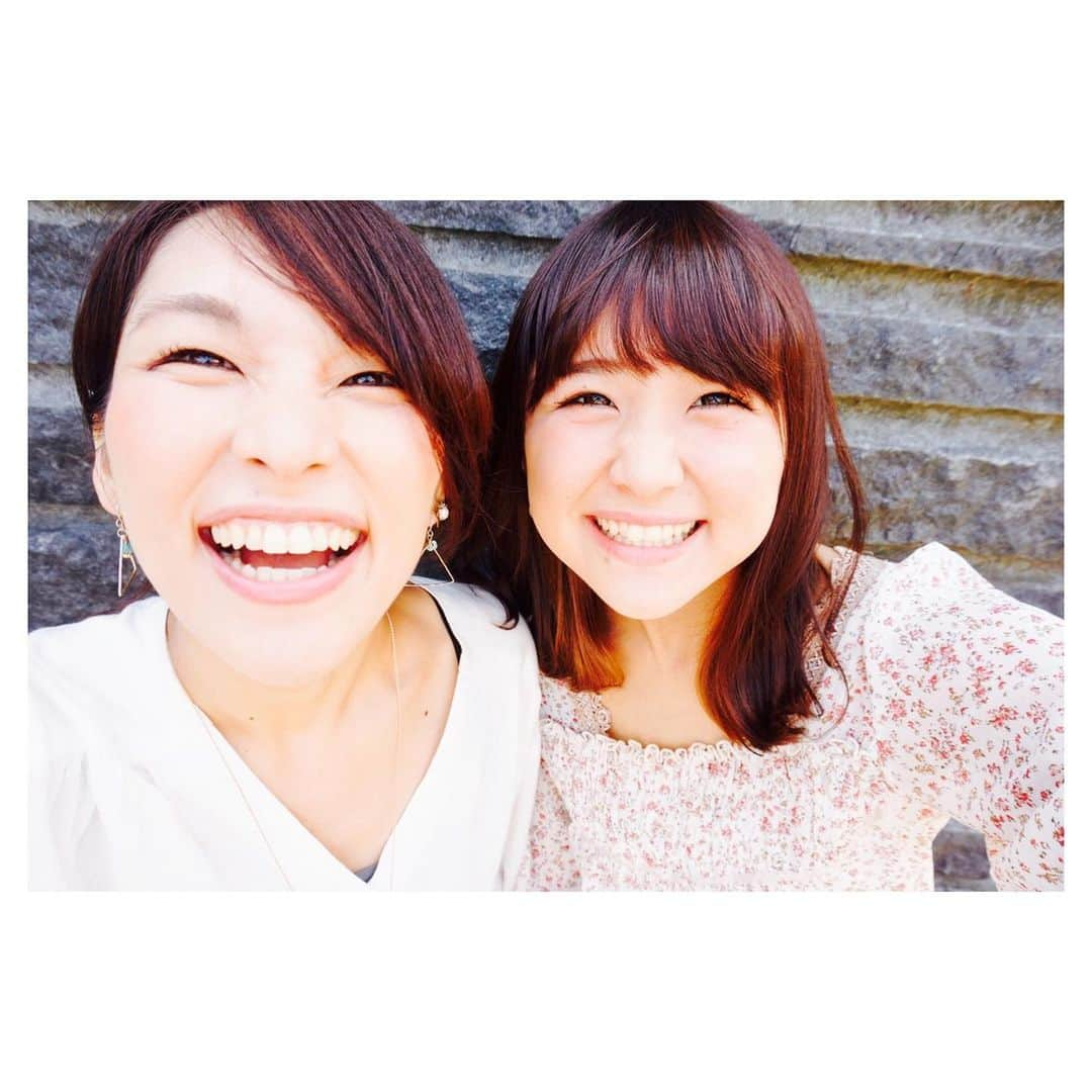 小林由佳さんのインスタグラム写真 - (小林由佳Instagram)「Happy Birth Day MY SIS!🎂👩‍👧 we are similar?👩🏻👧🏻  レストランでセロリ出てきて 「あ、ネギだ」って言うし 「生まれ変わってもユカちゃんの末っ子になりたい」って言うし 勉強1mmもしなかったのに目が悪い妹👓  いくつになっても世話が焼けるぜ　アラサーおめでとう🎂👩‍👧👩‍👧  #普通ここまで人に寄りかかれる？ #服装勝手に寄せてニコイチみたくしてくるし #八重歯似てるアピールしてくるし #自分だけアナ雪の顔貰ってるし #ご飯食べながら次なに食べるか相談してくるし #出かける時だけアラームの10分前に起きる小学生かよって感じだし #基本人の服借りパクして10年くらい着てるし #我が家系で1番身長高いのに運動は全くしない #末っ子 #こばやシスターズ」12月10日 16時55分 - yuca_tan