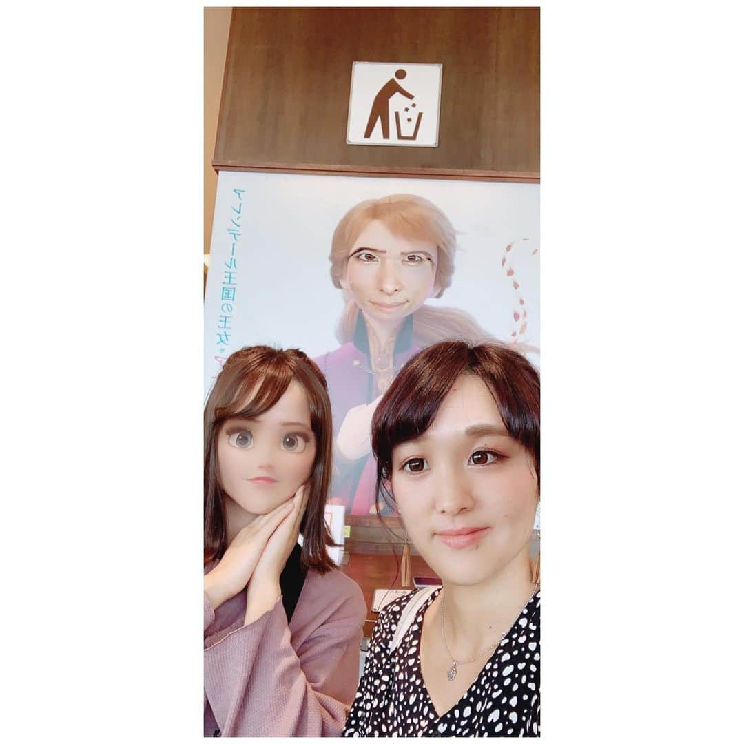 小林由佳さんのインスタグラム写真 - (小林由佳Instagram)「Happy Birth Day MY SIS!🎂👩‍👧 we are similar?👩🏻👧🏻  レストランでセロリ出てきて 「あ、ネギだ」って言うし 「生まれ変わってもユカちゃんの末っ子になりたい」って言うし 勉強1mmもしなかったのに目が悪い妹👓  いくつになっても世話が焼けるぜ　アラサーおめでとう🎂👩‍👧👩‍👧  #普通ここまで人に寄りかかれる？ #服装勝手に寄せてニコイチみたくしてくるし #八重歯似てるアピールしてくるし #自分だけアナ雪の顔貰ってるし #ご飯食べながら次なに食べるか相談してくるし #出かける時だけアラームの10分前に起きる小学生かよって感じだし #基本人の服借りパクして10年くらい着てるし #我が家系で1番身長高いのに運動は全くしない #末っ子 #こばやシスターズ」12月10日 16時55分 - yuca_tan