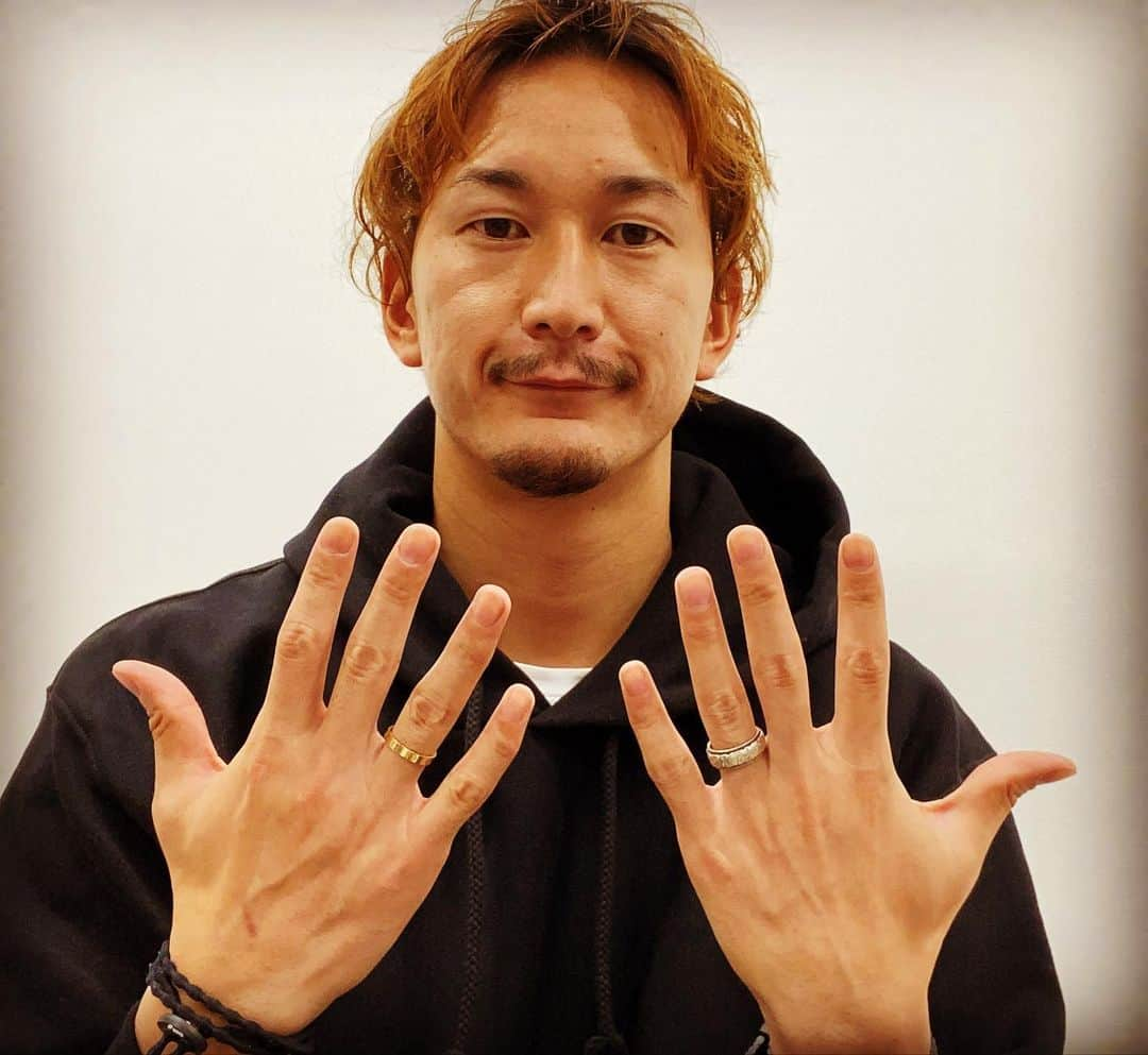 信太弘樹のインスタグラム：「ATHLETE NAIL(アスリートネイル)  人生初のネイル💅 と言ってもアスリートネイルです！  爪のダメージを放置しておくと指先の感覚が少しずつズレ、パフォーマンスの低下に繋がるそうです！ 身体のケア同様に爪のケアもしてみようと思いまして、行ってきました！！  @tat_athletenail  #athletenail  #アスリートネイル  #ハンドボール  #zeekstartokyo」