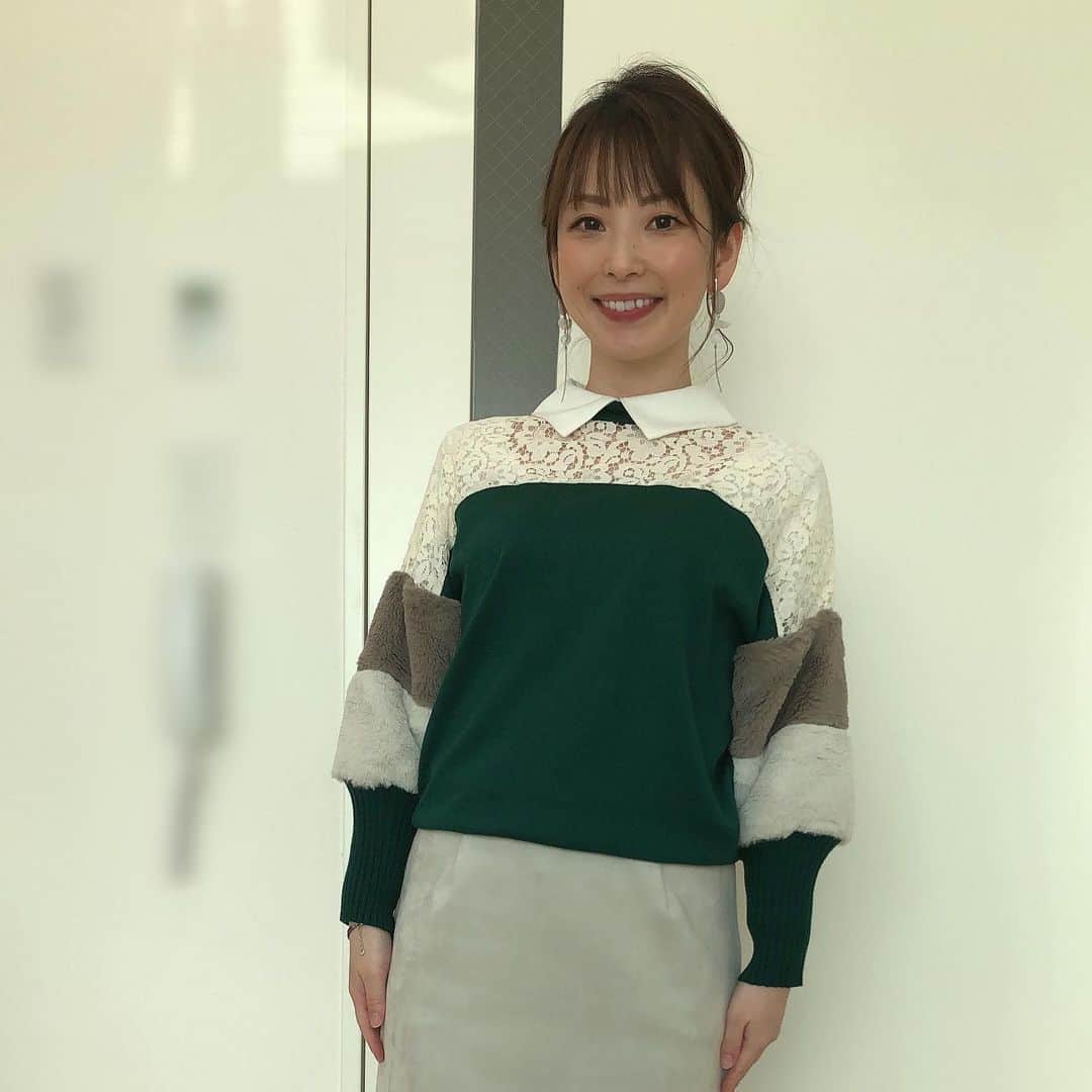 奈良岡希実子のインスタグラム：「きょうのミヤネ屋の衣装😊 先週に引き続き、今週も腕がモコモコしておりました😎 そしてピアスをイヤリングにしてもらっています😊 #ミヤネ屋 #気象予報士 #衣装 #イヤリング #Sofia」