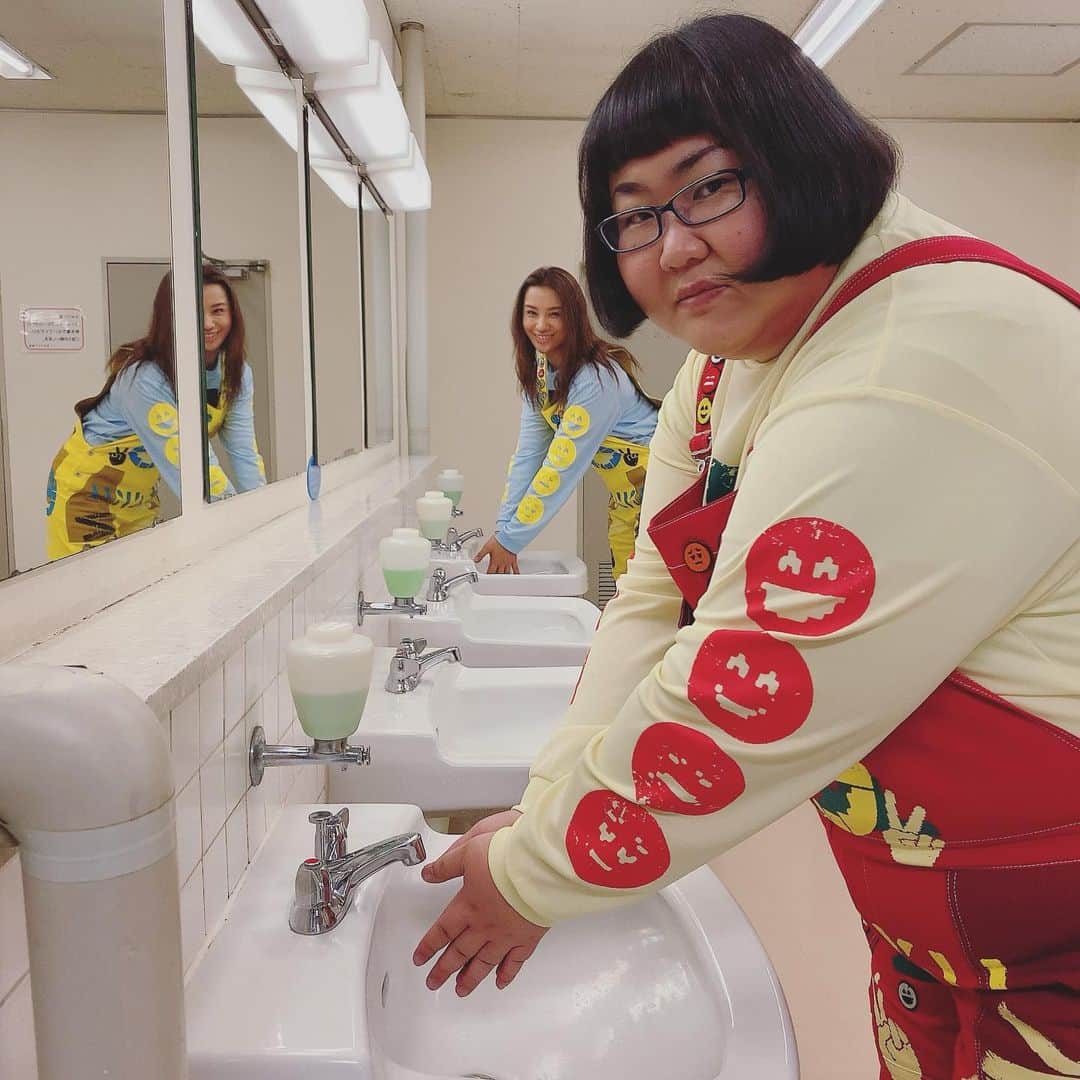 のインスタグラム：「18:20- #天才てれびくんhello  なつエンジとテレビ戦士、そして茶の間戦士のみんなと頑張るぞー💪✨外から帰ったら手洗いしましょう🙌  #メイプル超合金  #安藤なつ　さん #いつも支えられています #ありがとうございます」