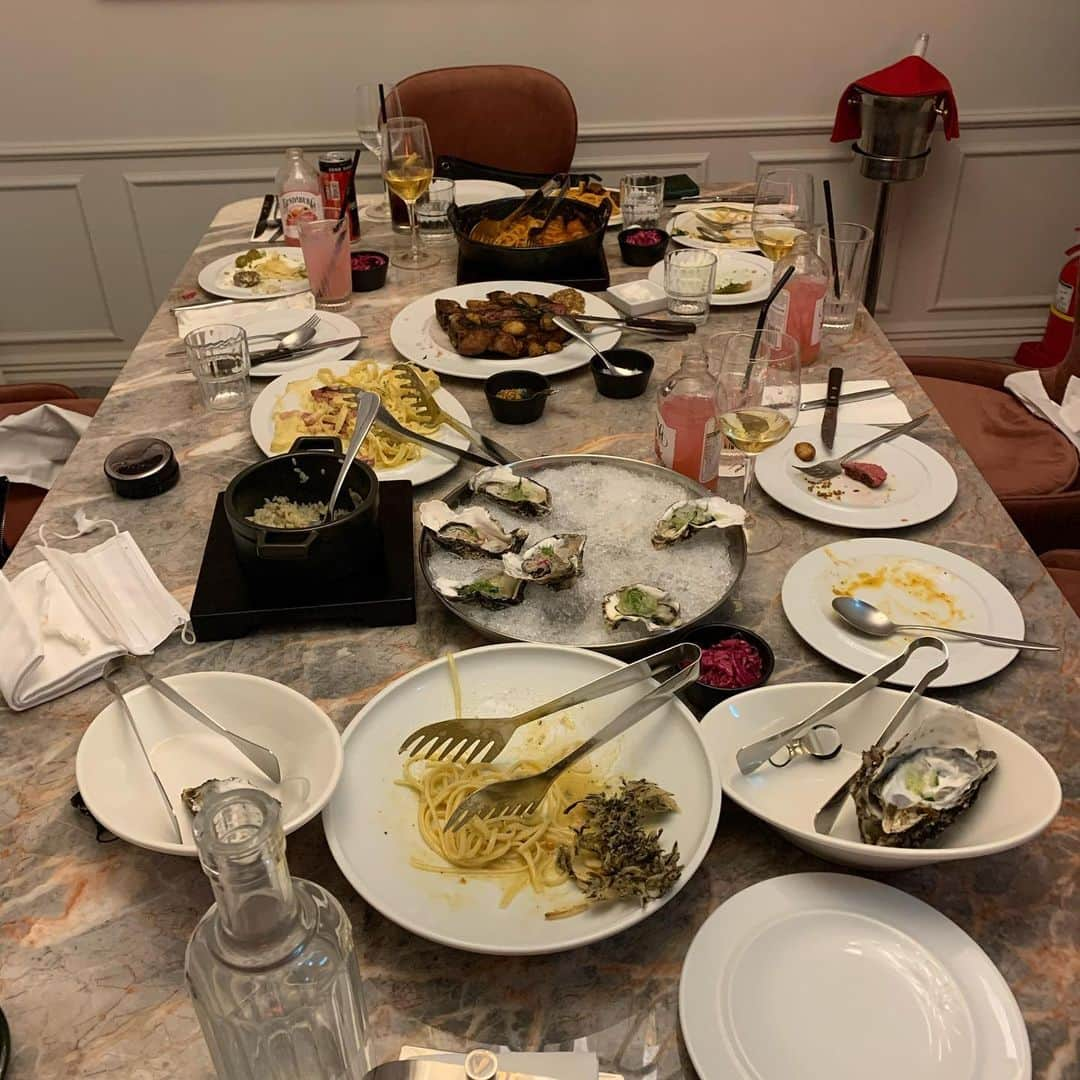 ジョンハさんのインスタグラム写真 - (ジョンハInstagram)「맛있는 식사와 엄청 좋은 18살짜리 와인을 먹었다🍷최고❤️ #mememigarden」12月10日 17時24分 - 1993kg