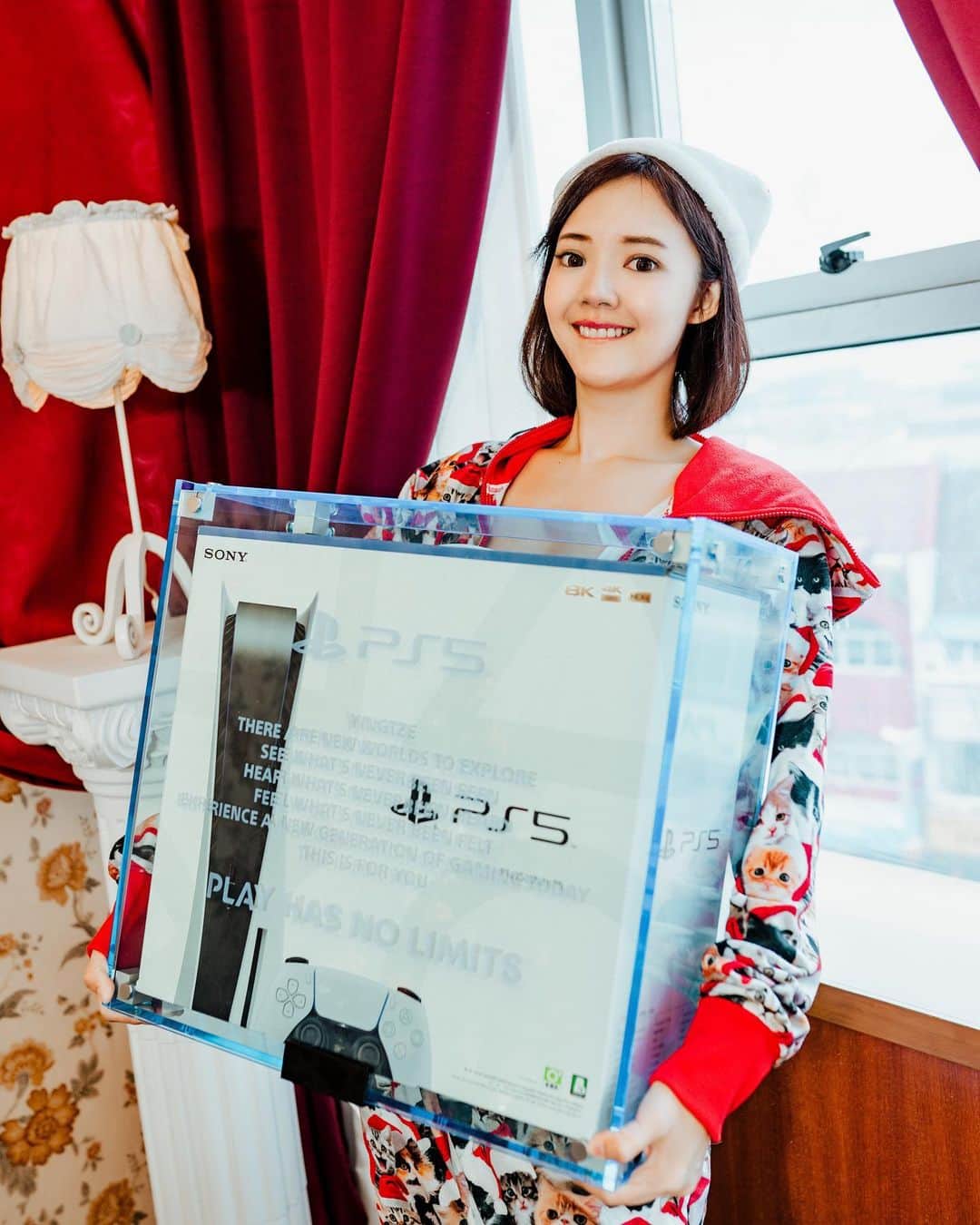 YingTzeさんのインスタグラム写真 - (YingTzeInstagram)「PS5 Special Acrylic Case with my name engraved on it ! 😂❤️ ( not an IG filter ya this time hehe ) _ New video coming soon tonight at 7pm. There will be a special giv3away for my dear followers thanks to @playstationasia . Turn on the post notifications! 🔔 ✨ _ 📸 @kenn_tee  Studio @studio14ss  #blessed #christmasdecor #playstation5 #playstationasia #christmasgifts #gamergirl #gamerlife #gamermalaysia」12月10日 17時33分 - yingtze