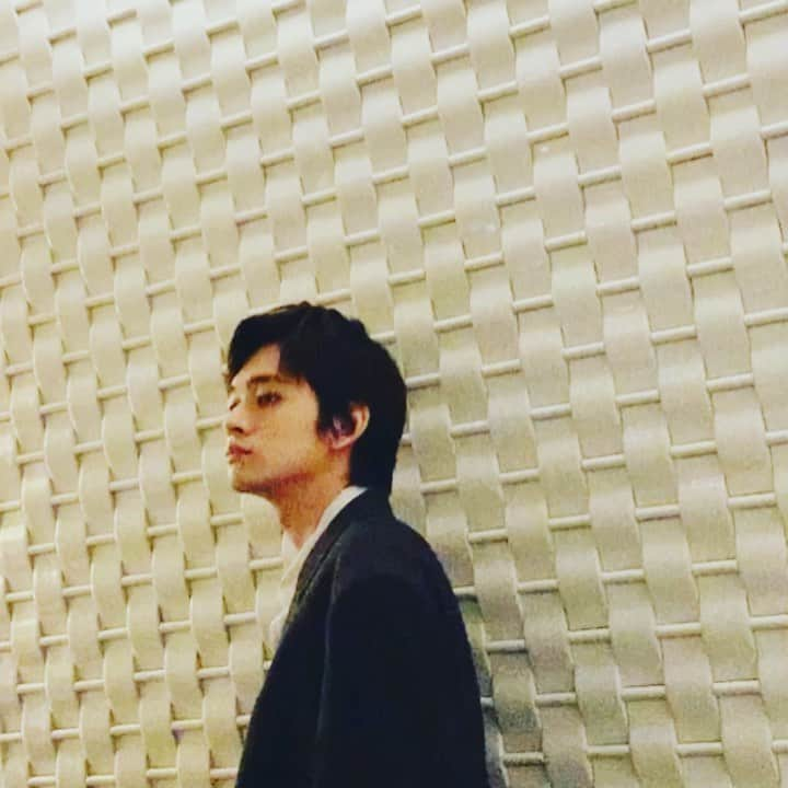 北村匠海のインスタグラム：「ラスト一つだけ動画がありました！ これが動画は最後です涙。  週刊ザテレビジョンお正月特大号をご購入いただいた方は、QRを読み込んでちょい噛み&ハート♡を飛ばしまくる匠海くんの動画をお楽しみください。 ※2枚目。匠海くんのハート  #北村匠海 #amazon限定版 #まだ少しあります #よろしければぜひ #2枚目 #こんな巨大な予定では #なかったのですが #サイズ #いじれなかった  #ぴゅんぴゅん #ハートを飛ばす #匠海くん #必見」