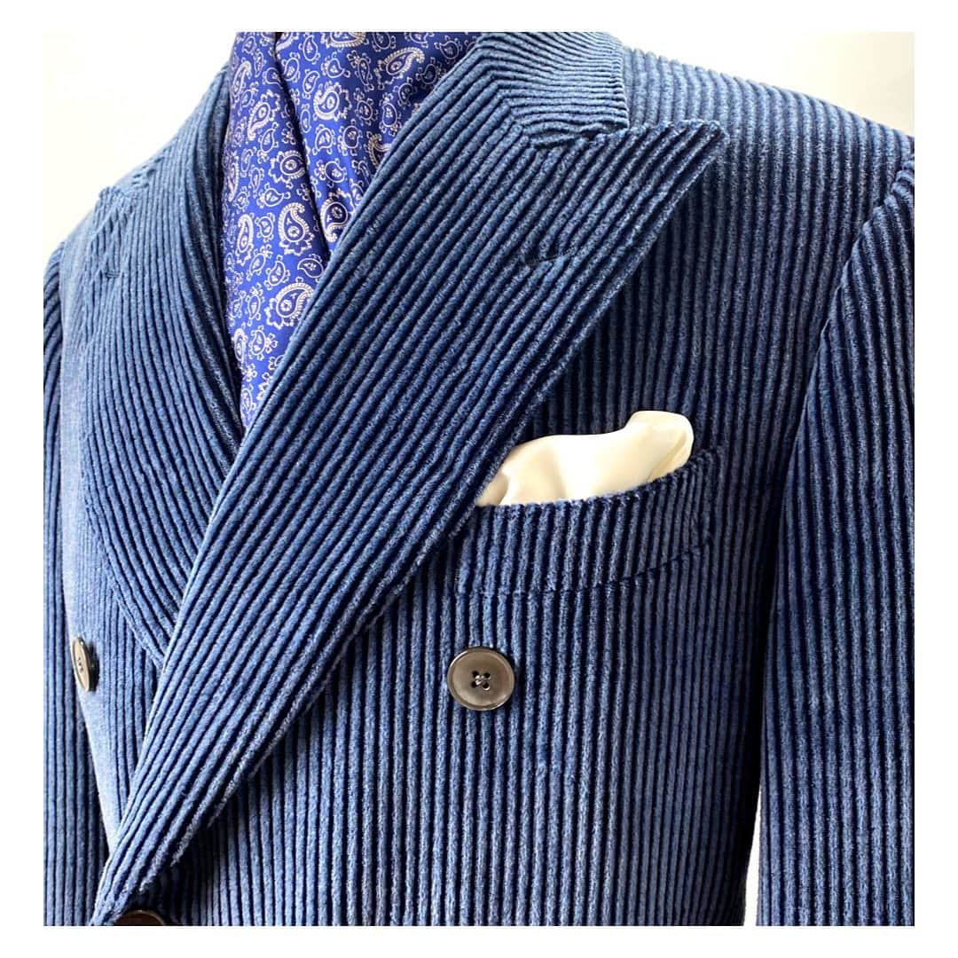 チャーリーアレンのインスタグラム：「Lesson one in how to wear corduroy. Try CashCord! We’ve made this unstructured DB overcoat perfect for just throwing over everything!」