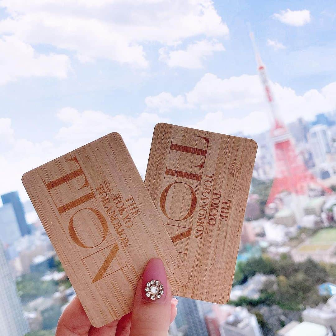 𝐧𝐚𝐜𝐡𝐢𝐦𝐮のインスタグラム：「🗼🍃 ルームキーやハブラシが木製だったり、 ミネラルウォーターは紙パックと 環境への配慮も素晴らしい☺️🌏」