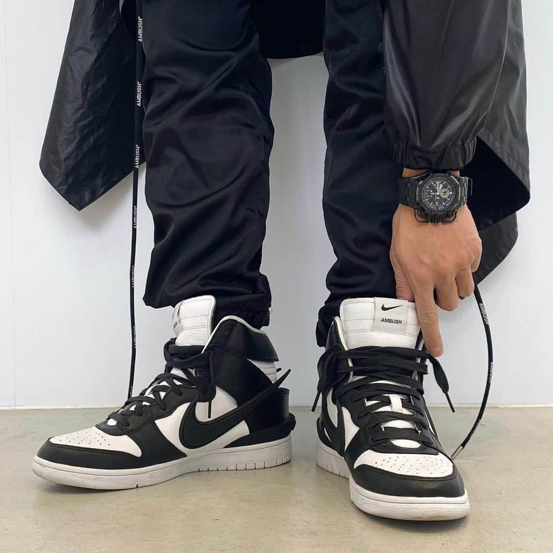 VERBALのインスタグラム：「Dropping tomorrow worldwide → @nike x @ambush_official DUNK HI ⚫️⚪️  #AMBUSH #NIKE  #AMBUSHNIKE  #NIKEAMBUSH」