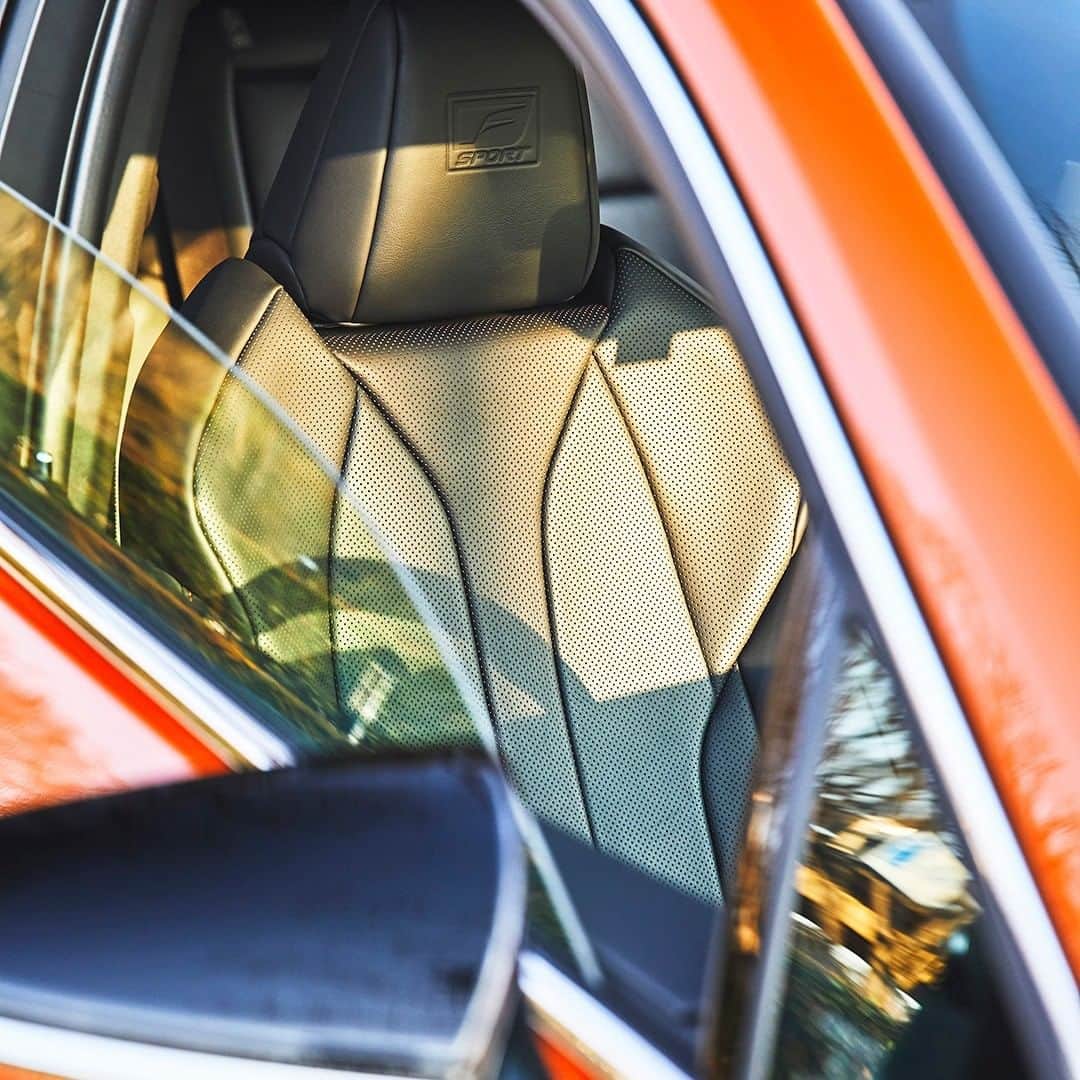 LEXUS / レクサスさんのインスタグラム写真 - (LEXUS / レクサスInstagram)「UXにしてから、つい出かけてしまう。でもそんな日常をとても気に入っている。  #レクサス #Lexus #LexusUX #レクサスUX  #UXと過ごす日常 #OneMoreThing #SUV #車好きな人と繋がりたい #carsofinstagram #carlifestyle #carphotography #クロスオーバー #drive #ドライブ」12月10日 18時00分 - lexus_jp