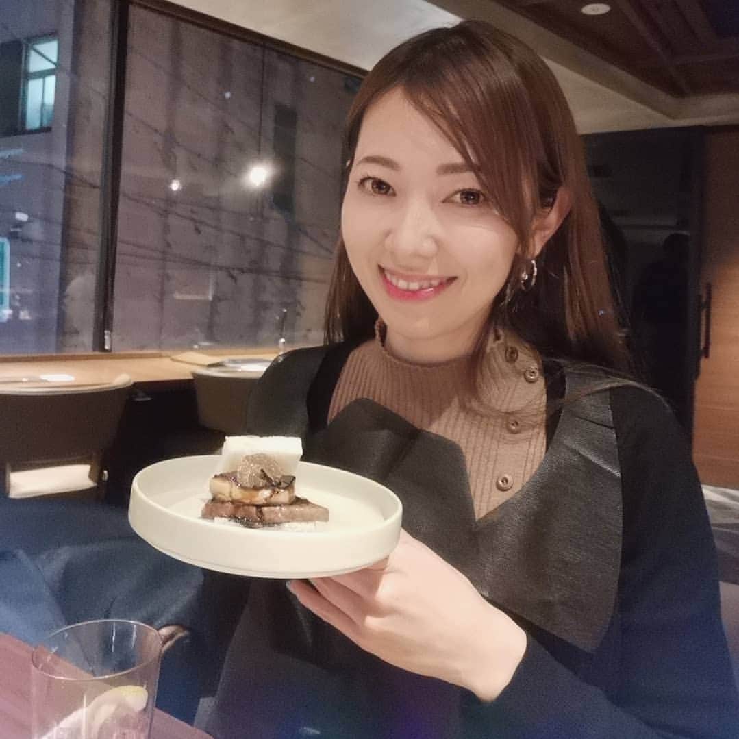 杉山由紀子のインスタグラム：「off shot🎵✨ * たまたまエレベーター降りたらまりやとばったり❤ * まきとは相変わらず爆笑なディナーでした♫ * * #焼肉 #うしごろ #ushigoro #ushigorobambina #ushigorokan #表参道 #dinner」