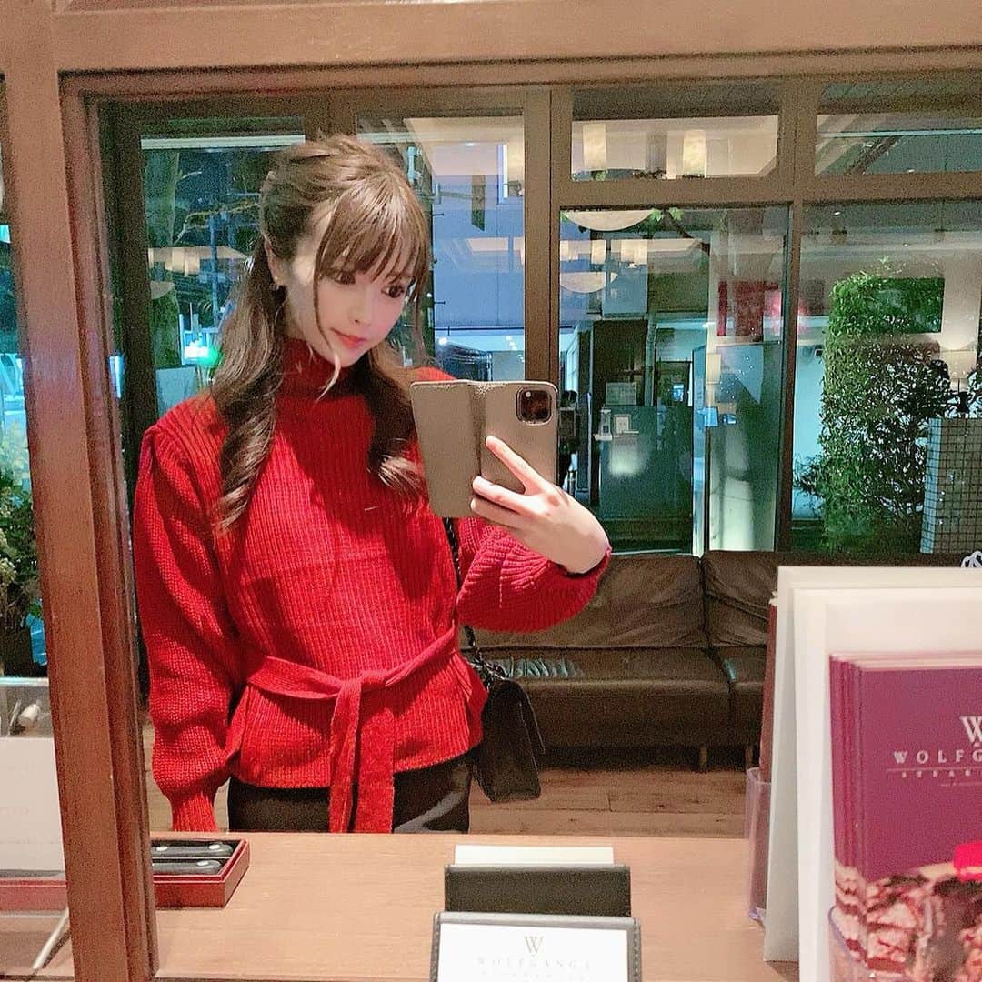 のインスタグラム：「トップスは @textbook_clothing の❤️ 赤ニットかわいい❤  #codenate #selectshop #ootdfashion #fashion」