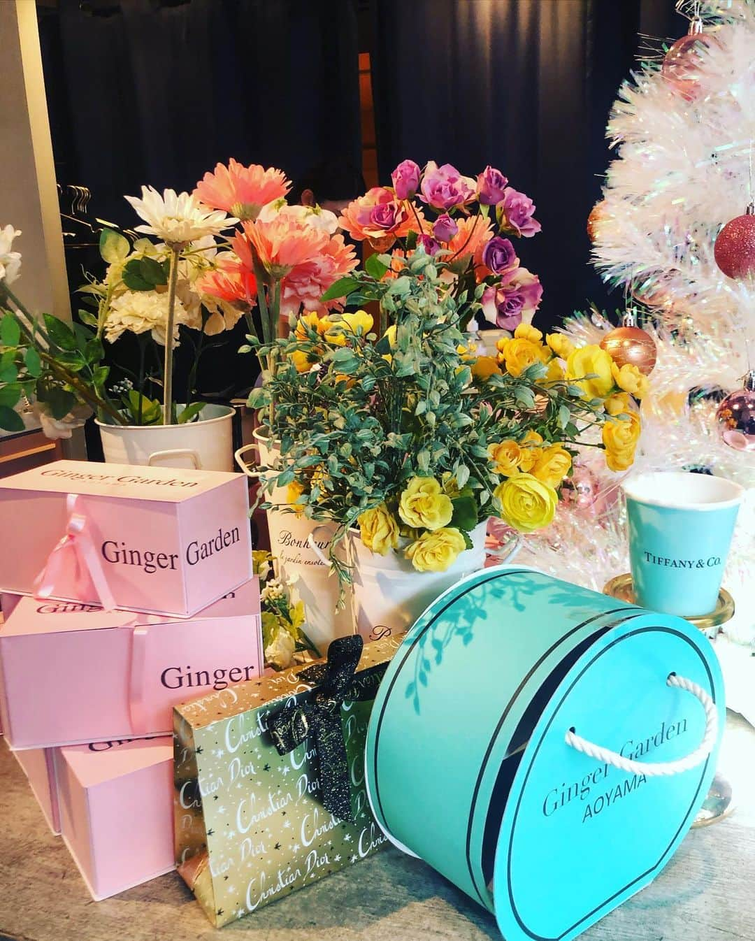 Tomokaさんのインスタグラム写真 - (TomokaInstagram)「. 全てが可愛すぎた💜💜 . . . #gingergardenaoyama #gingergarden #afternoontea #purple #tokyo #cruelladevil #tiffany #ジンジャーガーデン青山 #ジンジャーガーデン #クルエラ #表参道カフェ #渋谷カフェ #青山カフェ#東京カフェ#アフターヌーンティー #ダルメシアン #紫 #カフェ巡り #映えカフェ #おしゃカフェ #スイーツ女子」12月10日 18時20分 - tomo.tomo0206