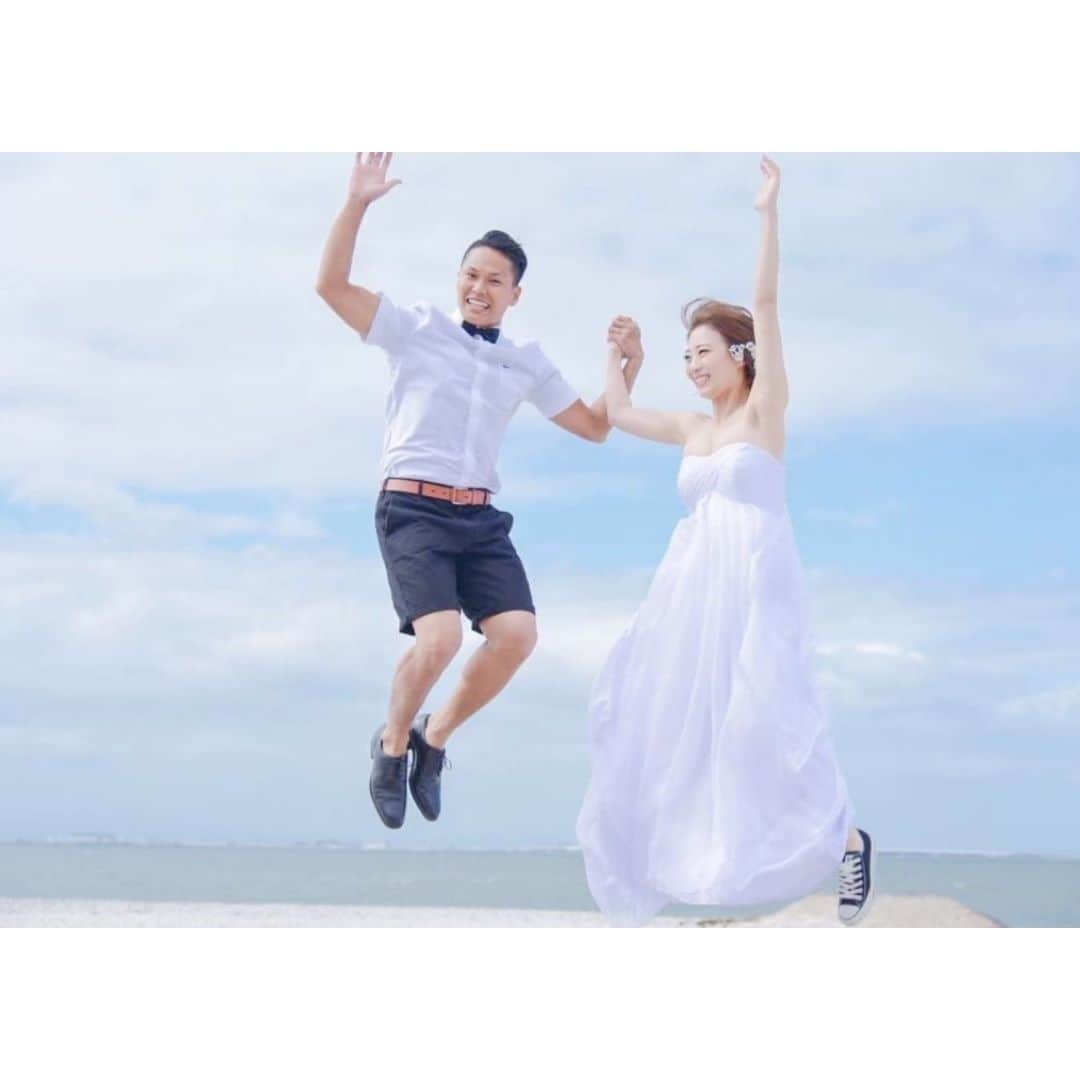 Wedding Park 公式さんのインスタグラム写真 - (Wedding Park 公式Instagram)「💐TODAY’s PICK UP ハナレポ💐  こんばんは！ ウエディングパークのハナレポ編集部です💁‍♀️  今日のピックアップは、 @k.cafeac12さまのハナレポ👰  遠方からのゲストも多くいらっしゃるということで アクセスやおもてなしには徹底的にこだわった！というお二人。 お色直しの時間も退屈してほしくない！と デザートビュッフェを行ったり、 再入場ではピンキーダンスを踊ったりと ゲストへの気持ちがたっぷり詰まった式だった様子が伝わります！ 雰囲気の全く違う、洋装前撮りと和装前撮りもとっても素敵です♡  ＜この式場を決めたポイント＞ アクセスも良く、ホテルも同じビル内にあること ナチュラルな会場に一目惚れ♡  💒この結婚式場を詳しく ラグナヴェール広島（広島） https://www.weddingpark.net/00001ea5/  💍この結婚式についてもっと詳しく ▼@k.cafeac12さまのハナレポ♡ https://www.weddingpark.net/hanarepo/8614/  ーーーーーー #ベストハナレポ にエントリーしよう👑  @weddingpark をフォロー ＋#ベストハナレポ をつけて 投稿してください♡  ベストハナレポに選ばれた花嫁さまは 月末に表彰投稿をさせていただいています♩  たくさんのご参加お待ちしています！  ーーーーーー #プレ花嫁 #式場探し#2020婚 #2021婚 #2020冬婚 #2021春婚 #ちーむ2020 #日本中のプレ花嫁さんと繋がりたい #結婚式 #結婚式準備 #結婚準備 #プロポーズ #ウエパ #ウエディングパーク#ハナレポ#ラグナヴェール広島 ーーーーーー"」12月10日 18時30分 - weddingpark