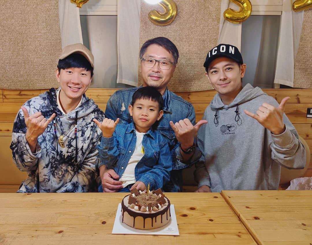 林俊傑のインスタグラム：「Happy 6th Birthday to my godson Rossi! 祝我的乾兒子「京京」6歲生日快樂！快高長大！  #happybirthday」