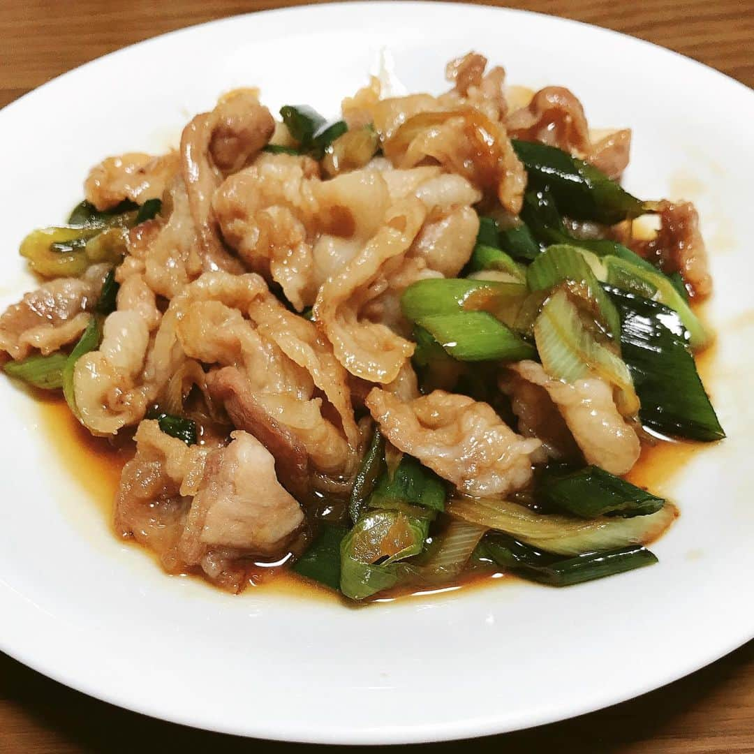 山本寛のインスタグラム：「豚肉のすき焼き #すき焼き#料理#男の料理」