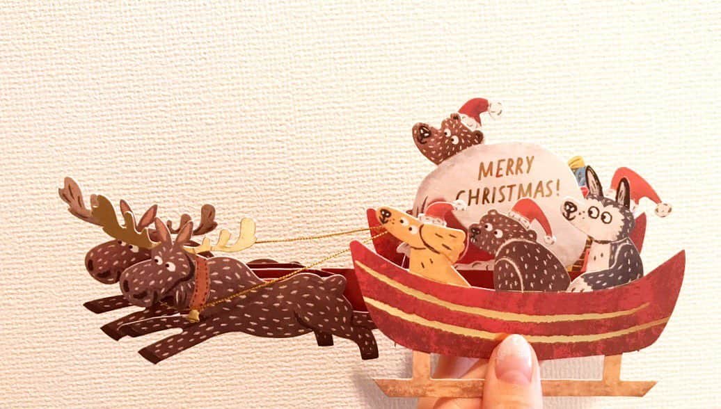 加藤美和のインスタグラム：「. Got this Christmas card this year! I wonder which house the reindeers are going to visit and give gifts! . . 今年は、こちらの クリスマスカードをゲット🎄 ポップアップカード✨ ジーッと見ているだけで ワクワクします😄🎶  果たして、トナカイさんはソリに乗せた たくさんのプレゼントをどちらの お家に 届けるのでしょうか🎁 大忙しですね🍀 .」