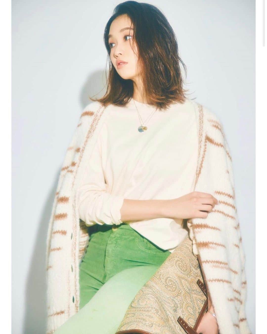 谷川りさこさんのインスタグラム写真 - (谷川りさこInstagram)「@ginger_magazine  ニットコーデ お気に入りショット #coordinate  #ootd #outfit  #fashion  #fashionstyle  #fashionista #colorknit」12月10日 18時49分 - risakoko