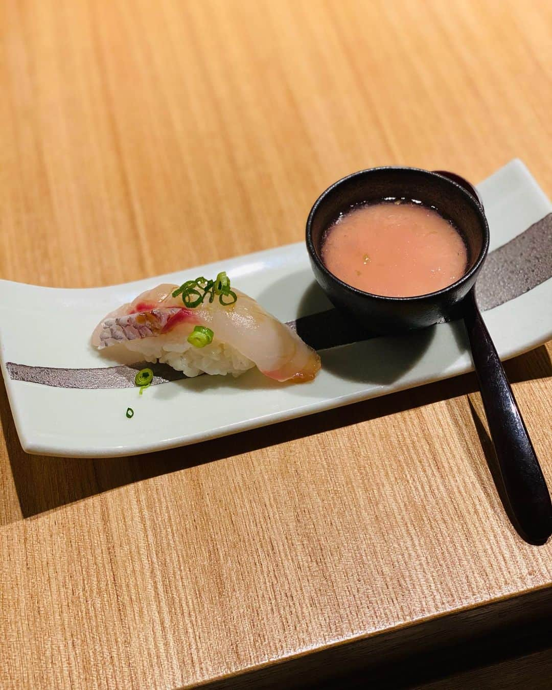 TONEAYUさんのインスタグラム写真 - (TONEAYUInstagram)「トネログ🍽﻿ ﻿ 串焼 博多松介 恵比寿店🕵️‍♀️﻿ ﻿ お外で久しぶりにもつ鍋食べたぁ🤤💕﻿ ﻿ コースだったから、前菜の鯛のお寿司から、チャーシュー、他にも色々食べれて満腹🤣﻿ ﻿ 名物のつくねも﻿ ゴマ鯖も美味しかったぁ🥺✨﻿ ﻿ サバ食べれないわたしが完食👏🏻😳💖﻿ ﻿ 串焼美味しかったから﻿ おつまみ系頼んで飲むのも🙆🏼‍♀️﻿ ﻿ サングリアも赤白美味しかった🥰🍷﻿ ﻿ 最近、食べ過ぎだね？🤣﻿ ﻿ デザートは、名前入りのプレートまで出してくれて嬉しかったぁ💕💕﻿ ﻿ ﻿ #博多松介 #松介 #恵比寿グルメ #ねり﻿ #恵比寿ディナー #恵比寿居酒屋 #焼鳥﻿ #もつ鍋 #恵比寿 #串焼 #dinner」12月10日 19時06分 - toneayu