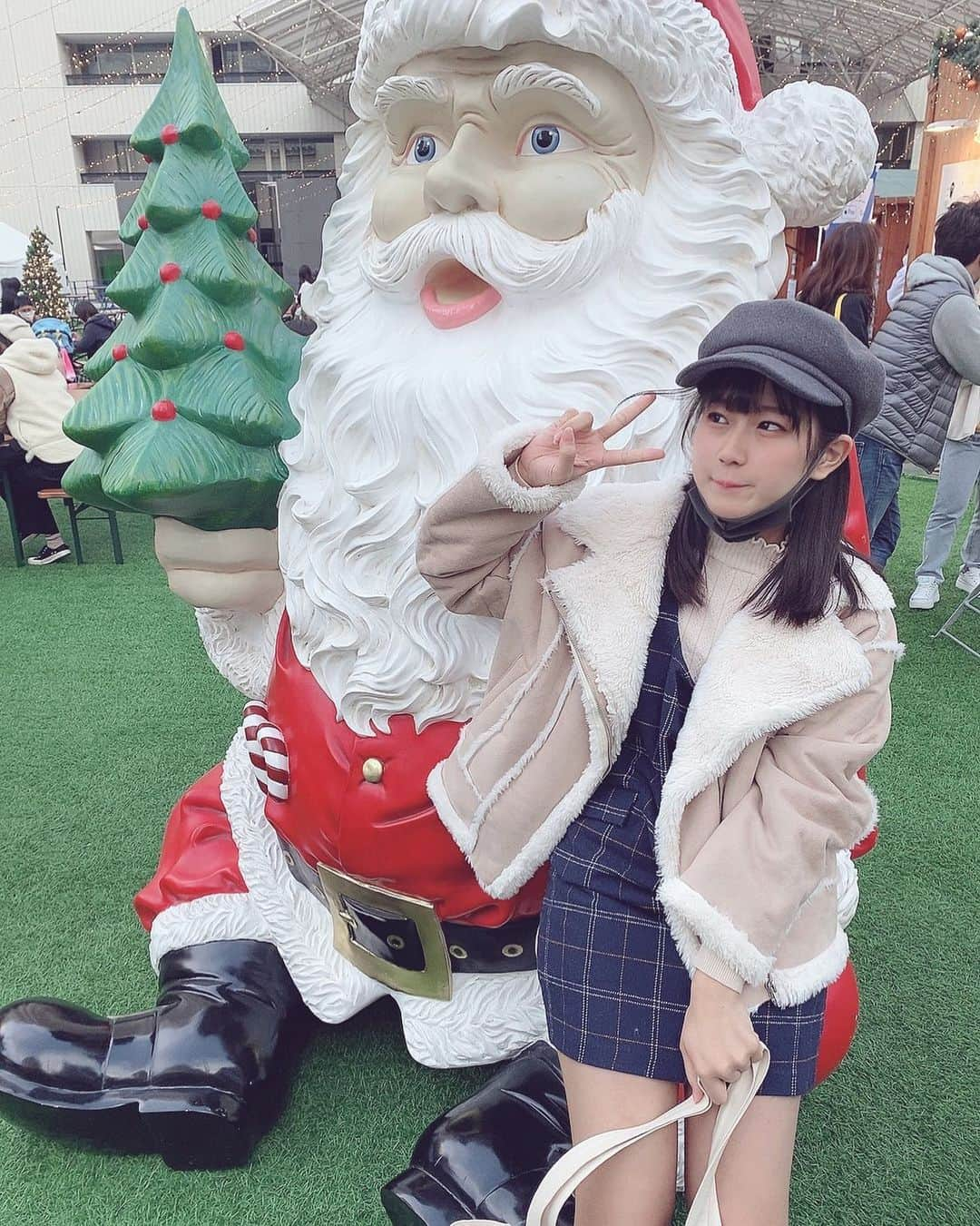 川平聖のインスタグラム：「ちょっと前にクリスマスマーケット行ってきた！！  博多の方も行きたいな〜🎄 ･ ･ ･ #クリスマスマーケット #クリスマス #天神 #サンタクロース  #ピース #冬 #クリスマスしか勝たん #寒い #福岡」