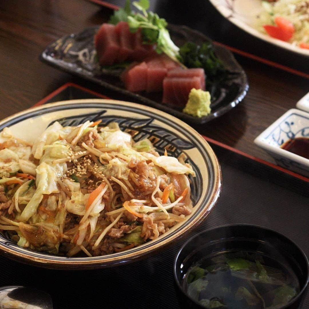 Be.okinawaさんのインスタグラム写真 - (Be.okinawaInstagram)「Lots of ingredients! Nourishing! Enjoy the delicious taste of Okinawa on one plate!  📍: Zamami Island 📷: @brandyslist Thank you very much for your lovely photos!  Popular Okinawan home cooking is called “champuru”. They are stir-fried dishes with vegetables, tofu and meat. It is a simple dish and wonderful to enjoy with fresh ingredients harvested locally. This is Okinawa’s beloved home cooking.  Hold on a little bit longer until the day we can welcome you! Experience the charm of Okinawa at home for now! #okinawaathome #staysafe  Tag your own photos from your past memories in Okinawa with #visitokinawa / #beokinawa to give us permission to repost!  #沖縄料理 #okinawafood #沖繩料理 #고야참푸르 #traditionalfood #ちゃんぷるー #座間味島 #keramaislands #japan #travelgram #instatravel #okinawa #doyoutravel #japan_of_insta #passportready #japantrip #traveldestination #okinawajapan #okinawatrip #沖縄 #沖繩 #오키나와 #旅行 #여행 #打卡 #여행스타그램」12月10日 19時00分 - visitokinawajapan