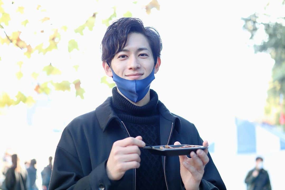のインスタグラム：「少し前、本当にご飯を食べなくて(完全食のみの生活)、すごく痩せてしまったけど、最近は美味しいものをたくさん食べてやっと体が元に戻ってきました。ご飯って素晴らしい。  #気軽にフォローしてください #ファッション #fashion #一眼レフ #canon #camera #eos #eoskissm #鬼滅の刃 #goproのある生活 #テイルズ #舞台 #猗窩座 #mic21 #ダイビング #diving #モデル #model #俳優 #actors #役者  #アンダーアーマー #underarmour #ジム #gym #トレーニング #ハッピー #happy #ありがとう」