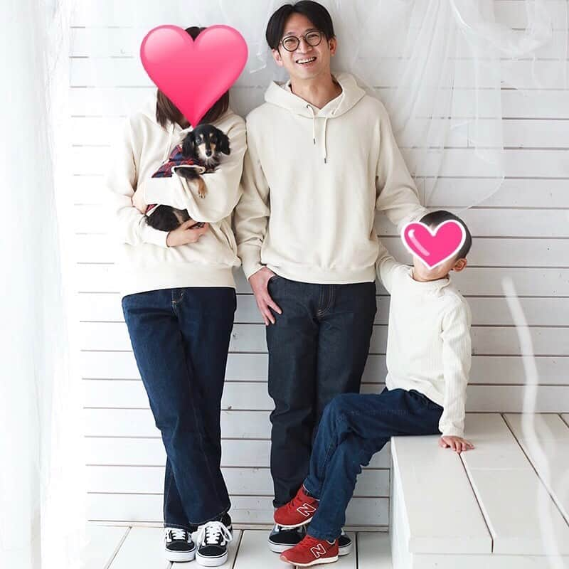 佐藤満春（どきどきキャンプ）さんのインスタグラム写真 - (佐藤満春（どきどきキャンプ）Instagram)「結婚10周年イヤーのうちに家族写真の撮影ができました！みんな楽しそうでよかった。 また15年、20年の節目も笑っていられますように。 南町田グランベリーパークの写真館にて。」12月10日 19時07分 - satomitsuharu0217