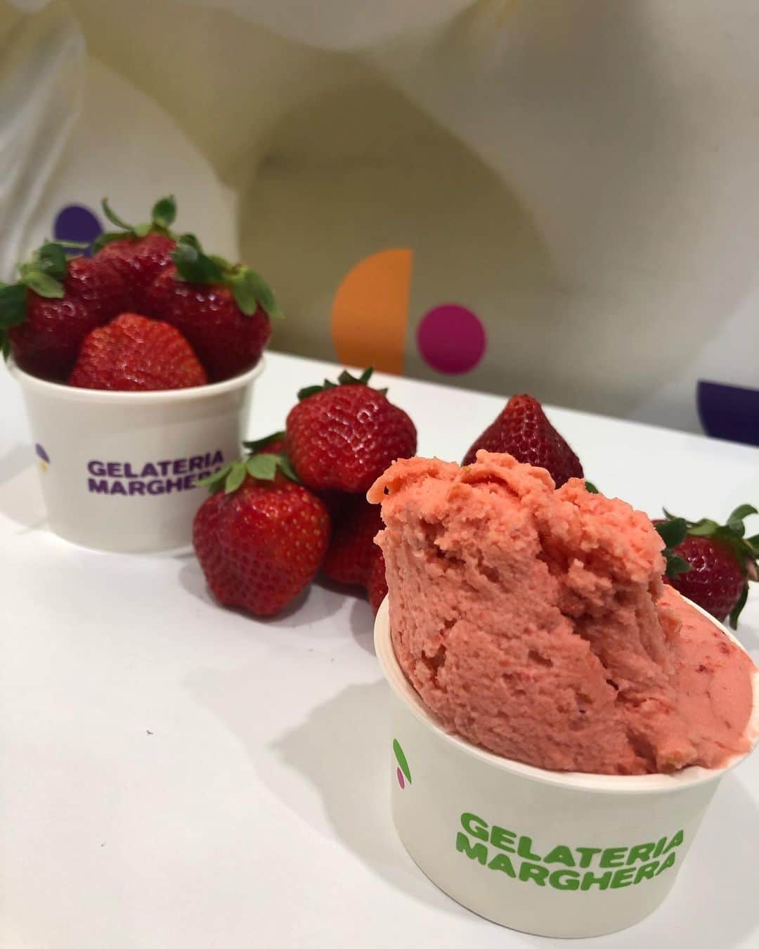 のインスタグラム：「. . ☆ New flavor ☆ #あまおう . お待たせしました‼️ 毎年大人気の『あまおう』が本日より登場👏👏👏 . あまおうの特徴である甘味の中に若干の酸味があり、 いちごジェラートを存分に楽しめますょ🍓🍓🍓 . ぜひお試しくださいね😋😋😋 . #ウーバーイーツ　#ubereats #ウォルト #wolt デリバリーでもオーダー出来ます🍨 . #gelateriamarghera_japan #gelato  #icecream #ジェラテリアマルゲラ #ジェラート　　#専門店 #港区　　　#麻布十番 #スイーツ　　#カフェ #フルーツ　　#いちご　 #イートイン　　#デリバリー」