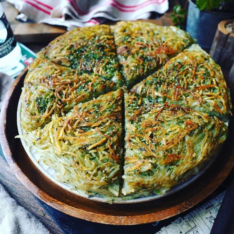 Michiko Maedaさんのインスタグラム写真 - (Michiko MaedaInstagram)「カリッとほくほくとまらない😋💕 ガリバタハッセルバックポテト💕  #ガリバタハッセルバックポテト #ガリバタ#ハッセルバックポテト #ガーリックバター#ポテト#potato #じゃがいも#じゃがいもレシピ #クリスマス にも🎄🎅🎁✨ #めちゃめちゃおすすめです❤️ #レシピは後程ブログにて #IGersJP#IGersjp#IGersj#クッキングラム#デリスタグラマー#おうちごはんlover#コッタ #lin_stagrammer#kurashiru#クッキングラム#クッキングラムアンバサダー#クオカ#エルグルメ#フーディーテーブル#おうちごはんlover#おうちごはん革命#おうちカフェ#たらふくびより」12月10日 19時32分 - shana.mama