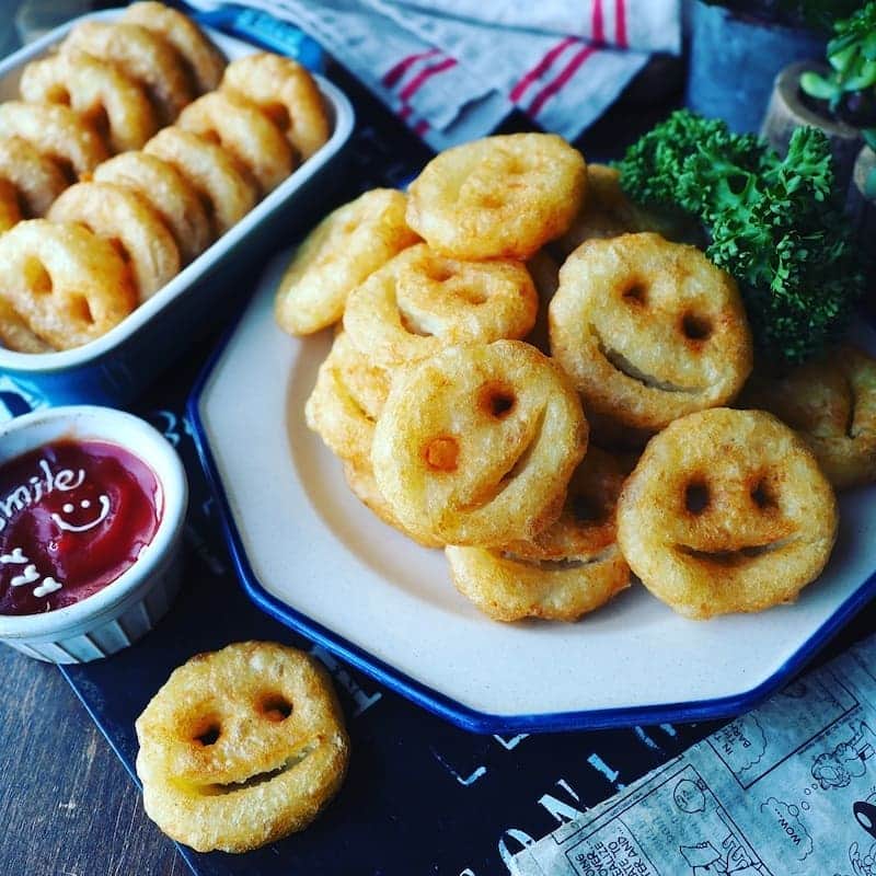Michiko Maedaさんのインスタグラム写真 - (Michiko MaedaInstagram)「カリッとほくほくとまらない😋💕 ガリバタハッセルバックポテト💕  #ガリバタハッセルバックポテト #ガリバタ#ハッセルバックポテト #ガーリックバター#ポテト#potato #じゃがいも#じゃがいもレシピ #クリスマス にも🎄🎅🎁✨ #めちゃめちゃおすすめです❤️ #レシピは後程ブログにて #IGersJP#IGersjp#IGersj#クッキングラム#デリスタグラマー#おうちごはんlover#コッタ #lin_stagrammer#kurashiru#クッキングラム#クッキングラムアンバサダー#クオカ#エルグルメ#フーディーテーブル#おうちごはんlover#おうちごはん革命#おうちカフェ#たらふくびより」12月10日 19時32分 - shana.mama