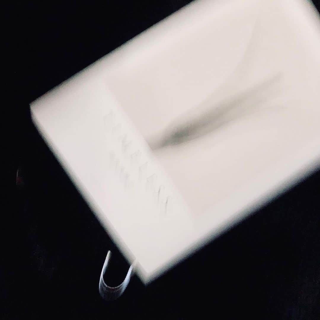 和歌子さんのインスタグラム写真 - (和歌子Instagram)「🌛🌛🌛 night time 夜、毛布に包まって 読み描き散らかすのだ #night #stayhome 絵はおすすめの映画🎬」12月10日 19時27分 - __waka.___