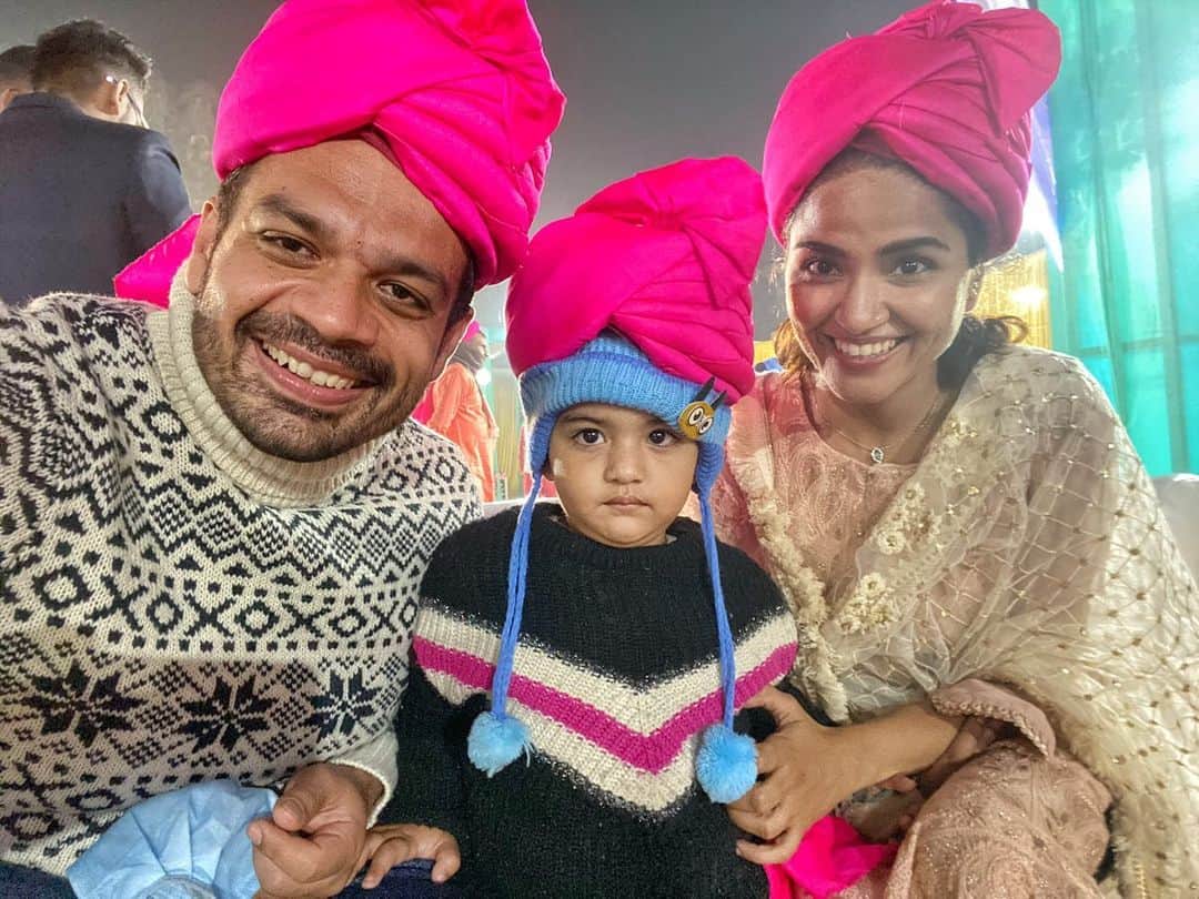 Gaurav Tanejaのインスタグラム：「Shadi bahut dhoom dhaam se ho gayi, Humare behen ki.... . May god bless the couple with all the happiness in life. . #Gaya #bihar #wedding #flyingbeast」