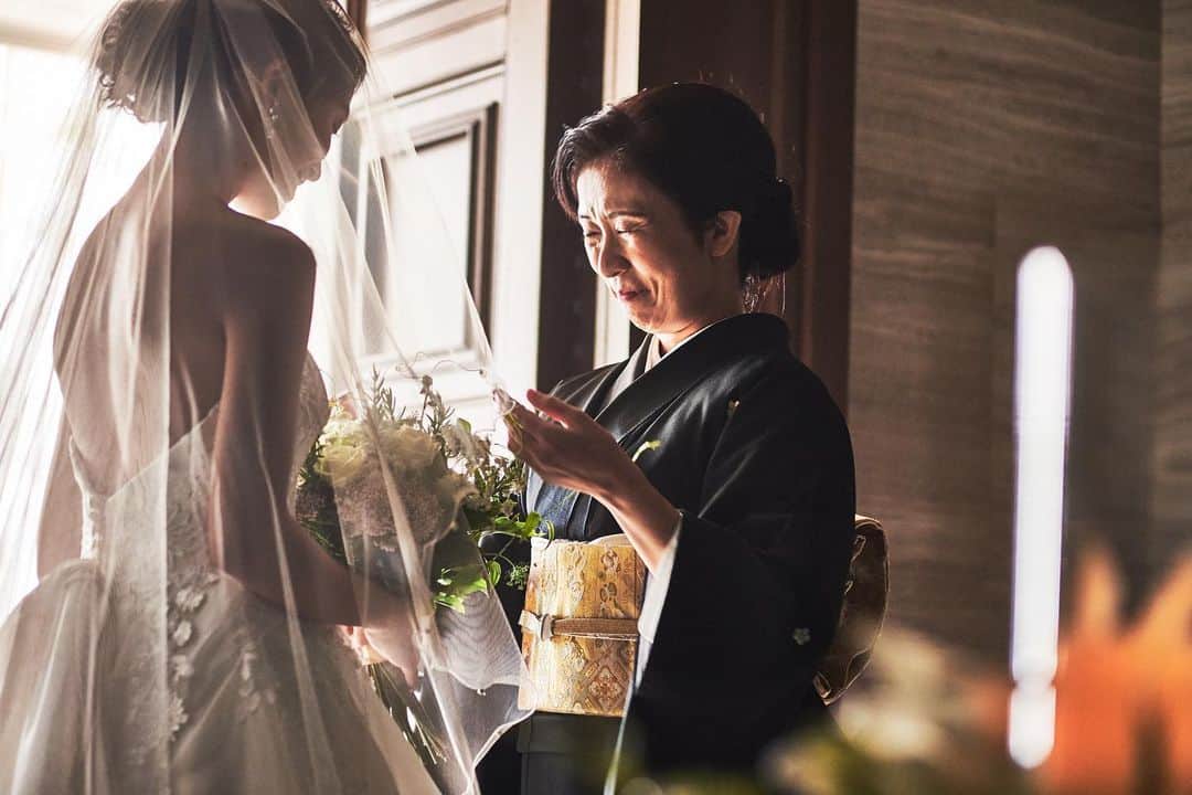 楽婚【公式】Instagramさんのインスタグラム写真 - (楽婚【公式】InstagramInstagram)「✳︎ ♡結婚式×お母さんとの時間。  娘の晴れ姿を一番楽しみにしているのは やっぱりお母さん＊ 今まで育ててくれた感謝を込めて、 お母さんとの時間を大切に。♡  会場：#ザ ストリングス 表参道  @rakukon をフォローして 『#楽婚』をつけて、 お写真の投稿大歓迎♡ 公式IGでリグラムされるかも！？  Webでご予約はTOPのURLより♡ ⇒@rakukon . #楽婚 #rakukon #ベストアニバーサリー  #ベストブライダル #wedding #ウェディング #フォトウェディング #プレ花嫁 #卒花 #日本中のプレ花嫁さんと繋がりたい #プラコレ #marryxoxo 2020年秋婚 #2020年冬婚 #2021年春婚 #2021年夏婚 #式場探し#ナチュラルウェディング #結婚式準備 #結婚式場#weddingdress #ウェディングドレス  #前撮り#会場装飾 #オリジナルウェディング #ウェディングアイテム#ベールダウン#チャペル#バージンロード」12月10日 19時41分 - rakukon