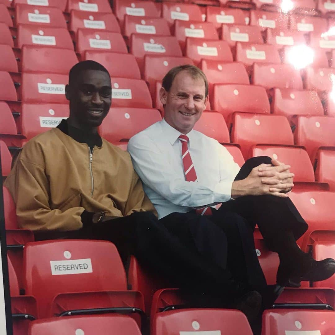 アンディ・コールのインスタグラム：「Throwback Thursday the move that changed everything ⚽️ massive thank you to Denis smith..」