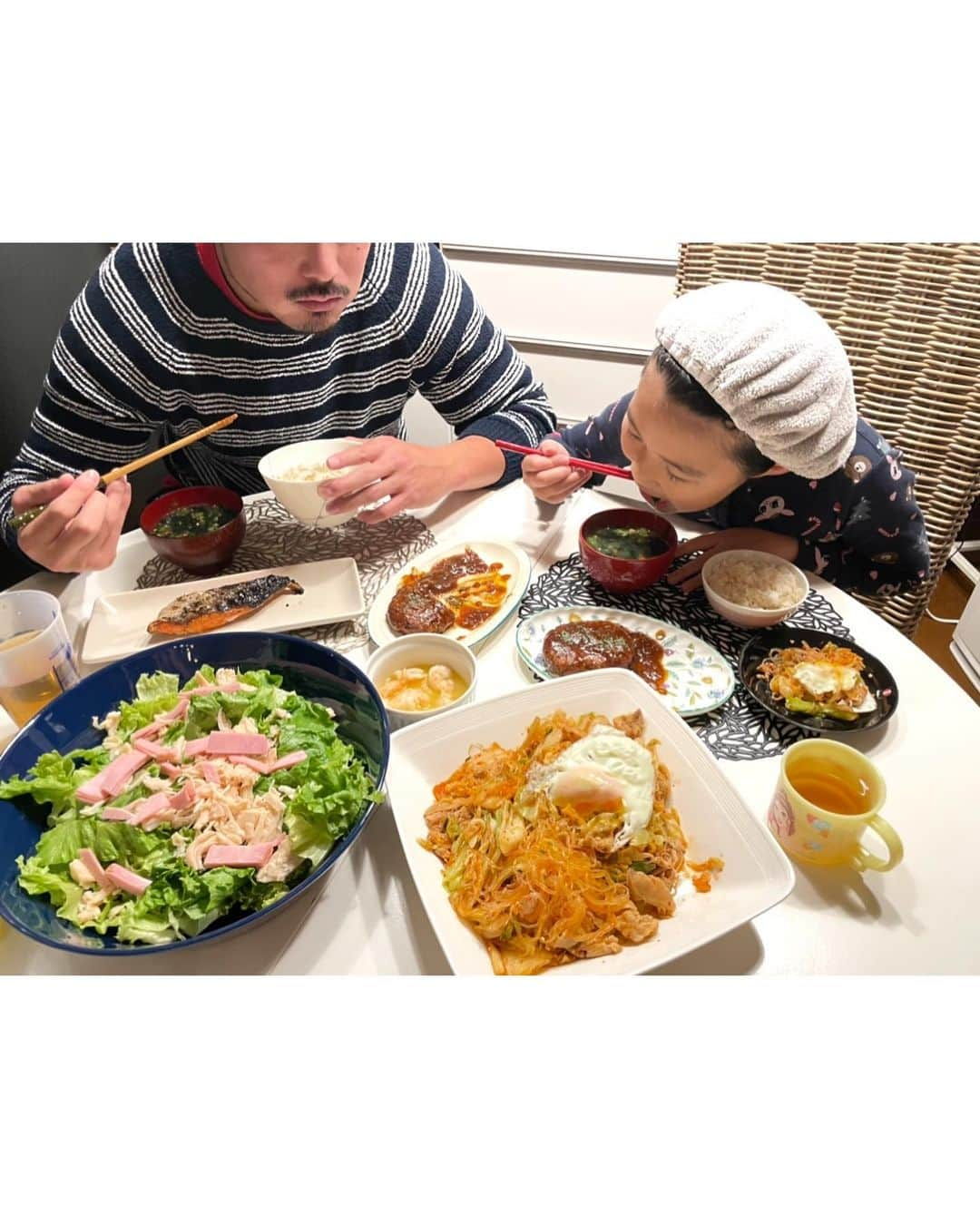 結子さんのインスタグラム写真 - (結子Instagram)「最近いただいてから、食事に取り入れてるぬるねばスープ♥️ 家族に大好評✨✨ 少し栄養価高めたい時によくつかってて、おすすめです！醤油味とチゲ味があるよ！ 今ならクーポン使えるみたいでよかったら使ってみて！  クーポン内容：ぬるねば30%オフ ・クーポン適用期間：2020/12/04 20:00 ～ 2020/12/31 23:59 クーポン取得方法：公式アカウント(@shizennoyakata)にアクセスしていただくと、プロフィール欄にて下記クーポンURLを紹介しておりますので、そちらからクーポンを取得してご購入くださいね✨ ■クーポンURL https://coupon.rakuten.co.jp/getCoupon?getkey=TURHSi0zWkZCLVdXT1gtN01CVg--  、 #自然の館＃結子skitchen#ママ #ヌルねばスープ#腸活#温活#ヌルねば#ネバ活#ねばねば＃ネバネバ#スープ」12月10日 19時37分 - yuiko_yyy