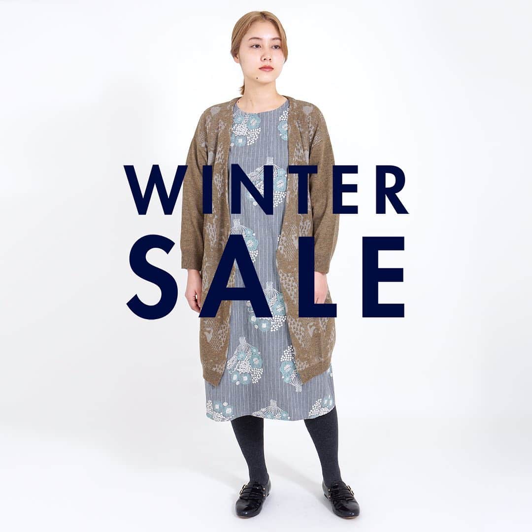 marbleSUD(マーブルシュッド) のインスタグラム：「いよいよ明日12月11日(金)12:00より、online shop WINTER SALEが始まります！先日に続き、完売必至！注目アイテム9コーデをご紹介いたします。  その⑫ カーディガン：15,246円(税込) ワンピース：18,480円(税込)」
