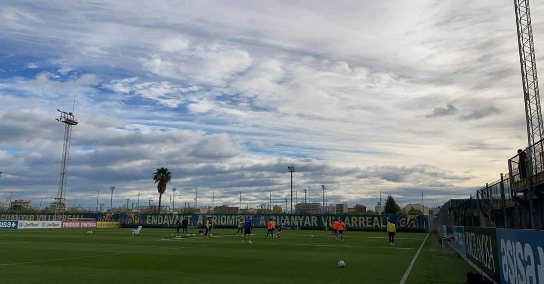ビジャレアルCFのインスタグラム：「¡Vuelta a @laliga! ¡Preparando ya el @realbetisbalompie 🆚 #Villarreal (domingo, 16.15h)! . Back to @laliga! Getting ready for @realbetisbalompie 🆚 #Villarreal (Sunday, 4:15pm CET)! . #Villarreal #futbol #football #soccer #laliga」