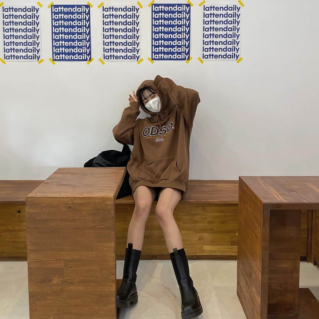 河崎みーなのインスタグラム：「韓国っぽいカフェ見つけた🤎☕️ . .」