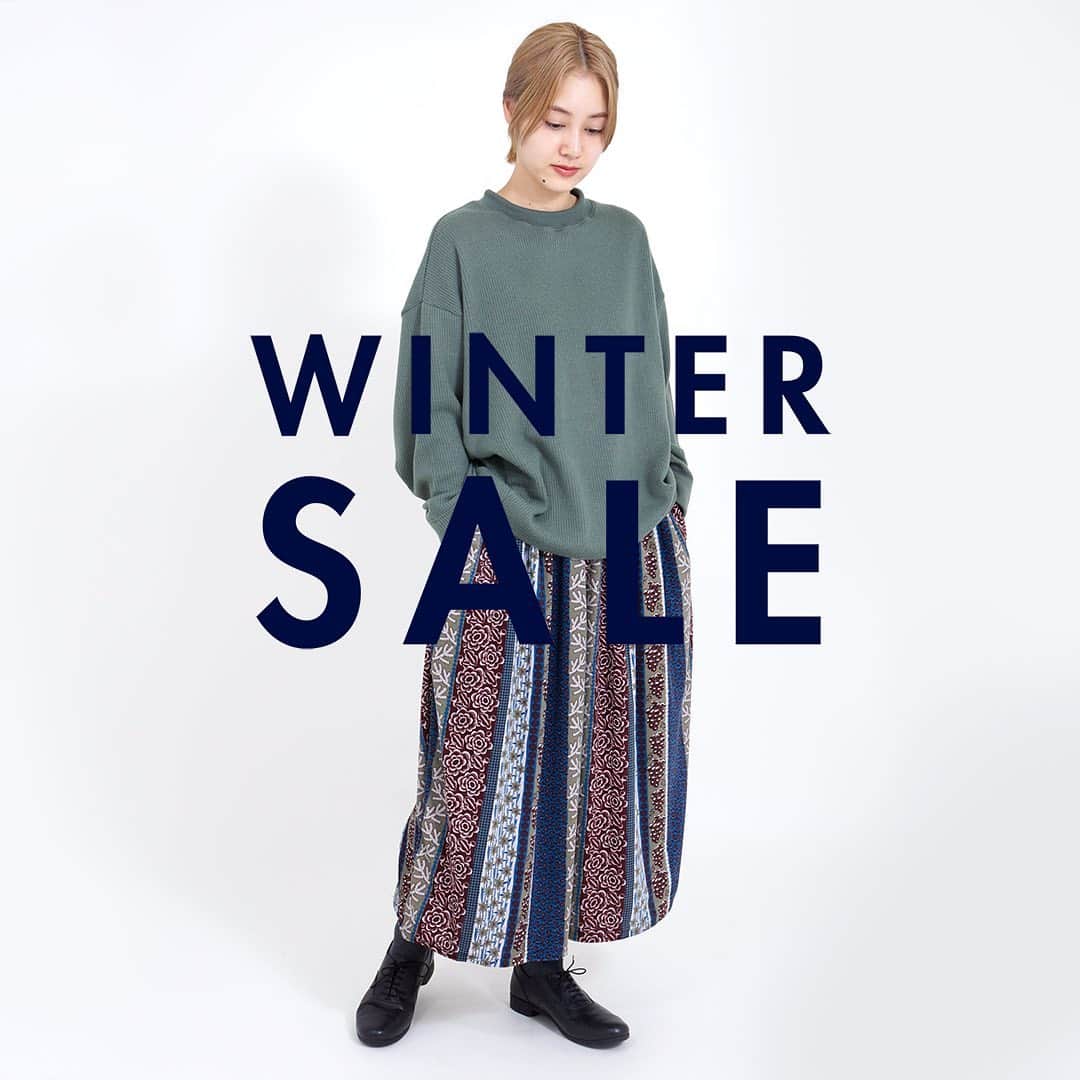 marbleSUD(マーブルシュッド) のインスタグラム：「いよいよ明日12月11日(金)12:00より、online shop WINTER SALEが始まります！先日に続き、完売必至！注目アイテム9コーデをご紹介いたします。  その⑬ トップス：5,808円(税込) パンツ：11,396円(税込)」