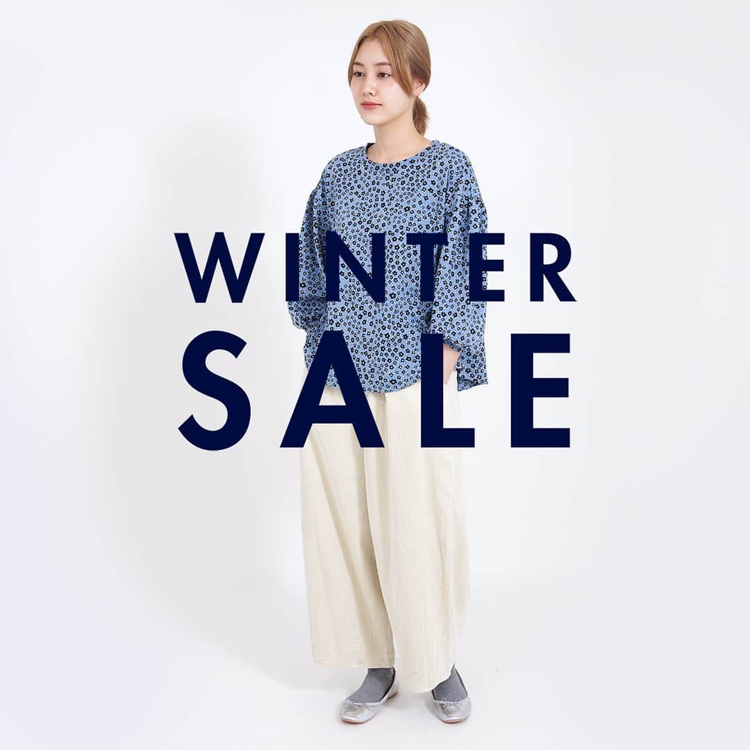 marbleSUD(マーブルシュッド) のインスタグラム：「いよいよ明日12月11日(金)12:00より、online shop WINTER SALEが始まります！先日に続き、完売必至！注目アイテム9コーデをご紹介いたします。  その⑮ トップス：8,470円(税込) パンツ：9,108円(税込)」