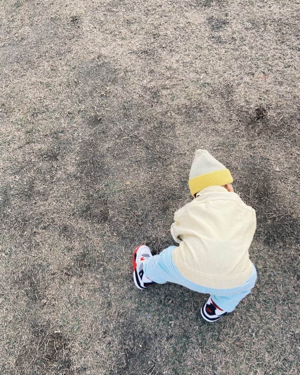 軽辺るかのインスタグラム：「こまめちゃん👶🏻  #赤ちゃん写真 #こまめちゃん #天才 #8ヶ月ベビー #歩きまくり #癒」