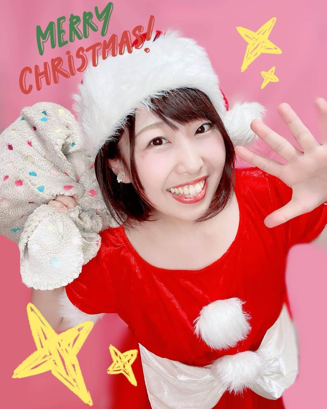 夏目亜季のインスタグラム：「【クリスマスライブオフ会2020】  ヤッホー。本日は日暮里で会派の打ち合わせのあとスタッフとこちら👇にあるクリスマス物販の制作中。 https://chamemon.thebase.in/ カレンダーなども残り少ないですがまだ間に合うのでお早めによろしくです📷  今年は皆と会えないのでズームクリスマス会！ 参加者は希望日程をいくつか出して通販でチケットゲットしてね。 クリスマス前後の皆の希望の合う日にズームしたいと思います☺️ chamemon.thebase.in/items/35057427  #クリスマス　#クリスマスオフ会　#メリークリスマス #オフ会　#コロナ　#イベント」