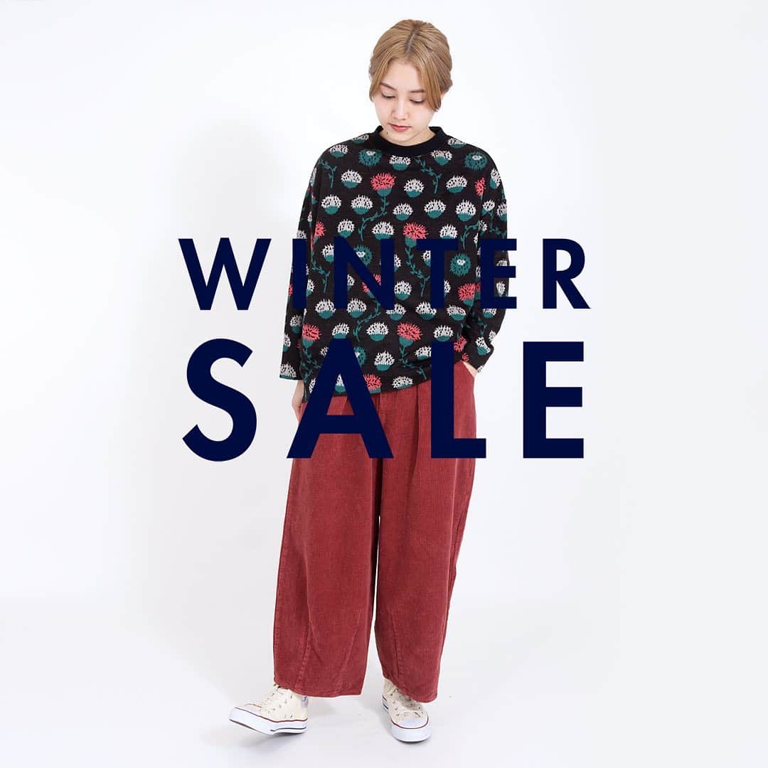 marbleSUD(マーブルシュッド) のインスタグラム：「いよいよ明日12月11日(金)12:00より、online shop WINTER SALEが始まります！先日に続き、完売必至！注目アイテム9コーデをご紹介いたします。  その⑯ トップス：9,856円(税込) パンツ：9,108円(税込)」