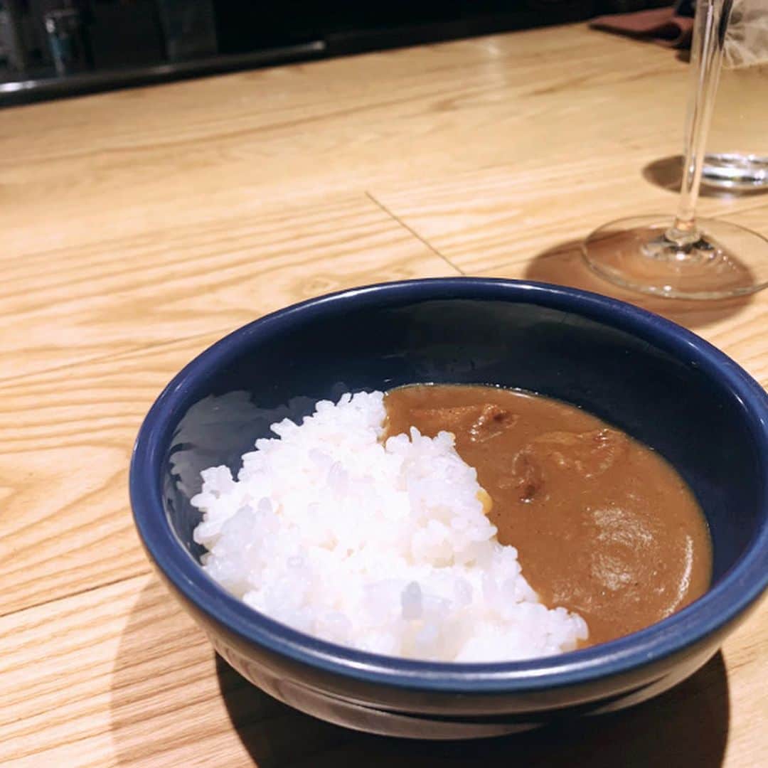 高辻千夏さんのインスタグラム写真 - (高辻千夏Instagram)「先月京都に行った時、訪れたお店🍽﻿ ﻿ @griddleforce.itsuraku   ﻿  予算に合わせてコースも組んでくれるので、﻿  好きな物 たくさんお願いしちゃった🤤💭🦞🐃﻿ ﻿ ﻿ ﻿  野菜と海鮮の出汁が効いた カルタファタ包み。(4枚目)﻿ これ本当大好きな味だった🐟♡﻿ ﻿ 自家製ソース、山葵、もろみ、海苔醤油、黒胡椒、シーソルト､､､ いろんな薬味で食べる牛フィレ肉。(1枚目)﻿ ﻿ ﻿ 最初から最後まで、お肉が本当に柔らかくて すごい美味しかったぁ😭💕﻿ ﻿ ﻿  ﻿ しかも、ここのお店、〆はカレーが出てくるの！珍しい🥺✨﻿ ﻿ ﻿ ﻿ デザートの自家製ガトーショコラも、﻿ しっとり濃厚で感動でした…❤︎﻿ ﻿ ﻿ 何食べても美味しいお店っていいよね､､､！﻿ ﻿ ランチもやってるみたいなので、﻿ 今度はランチの時間に行ってみる🔆﻿ ﻿ ﻿ ﻿ ﻿ #griddleforce #グリドルフォース逸楽 #京都グルメ #京都旅行 #京都観光 #京都ディナー #グルメ #関西グルメ #グルメ女子 #関西グルメガールズ #鉄板焼き #グルメスタグラム #グルメ部 #グルメ旅 #グルメな人と繋がりたい #グルメ記録 #インスタグルメ #ちなグルメ #먹스타그램 #좋아요반사 #쿄토 #일본여행 #맛스타그램 #好吃 #食」12月10日 20時00分 - chinatsujk