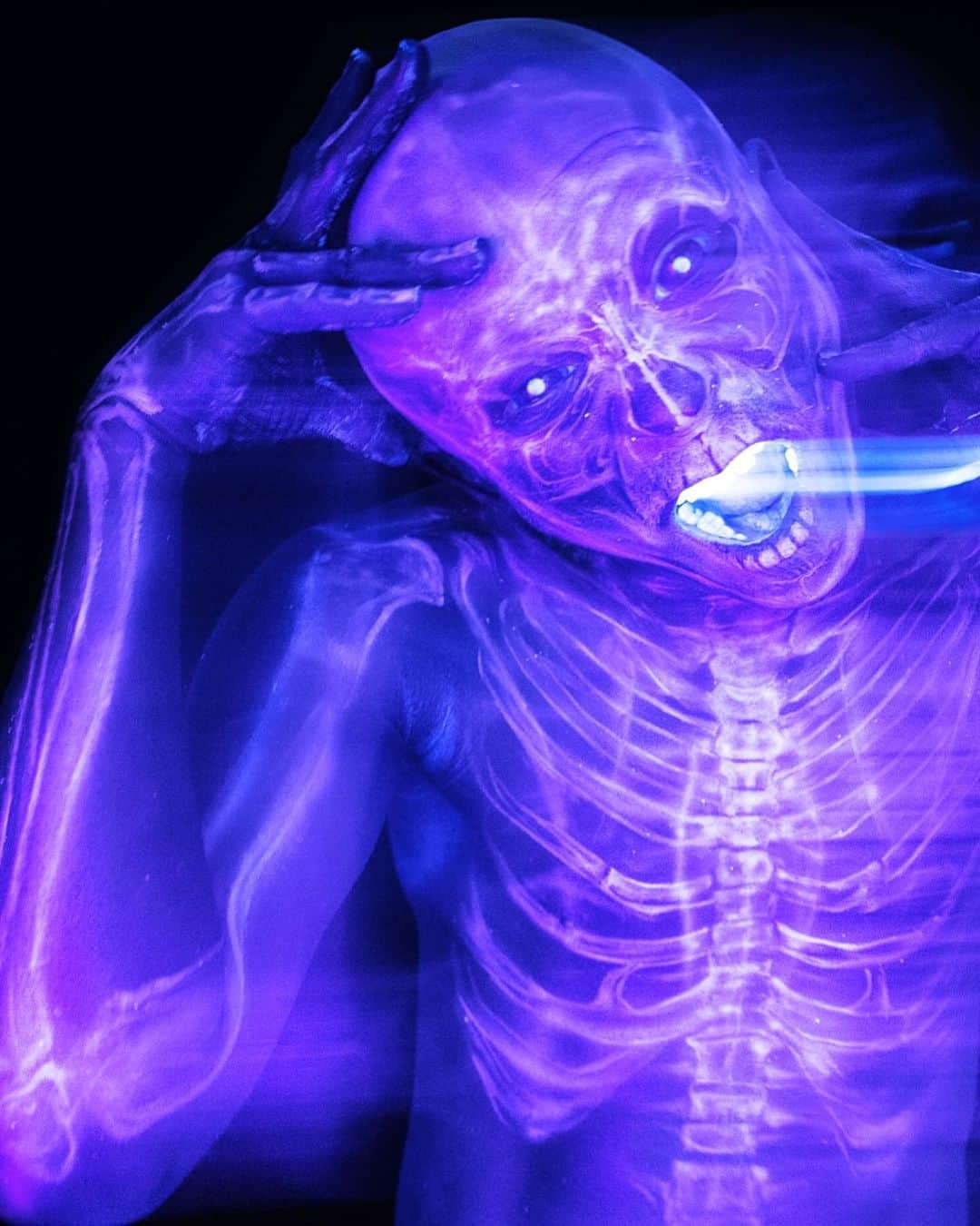 Amazing JIROさんのインスタグラム写真 - (Amazing JIROInstagram)「"輪廻転生"  Taken with black light! No CG!  Special work by an amazing team! I painted the X-ray skeleton on the dancer's body!  Special Makeup : @amazing_jiro Dancer : @kelo_the_silverfang Lighting : @juku19 Styling @subterranean_garden Photo : @arisak_official   #amazing_jiro #facepaint #bodypaint #makeup #specialeffectsmakeup #sfx #sfxmakeup #sfxmakeupartist #skeleton #xray #dance #dancer #art #darkartwork #spooky #フェイスペイント #ボディペイント #メイク #特殊メイク #レントゲン #ダンス #ダンサー #アート #自由廊 #amazingschooljur @amazing.school.jur」12月10日 20時07分 - amazing_jiro