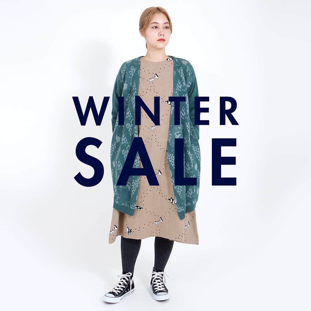 marbleSUD(マーブルシュッド) のインスタグラム：「いよいよ明日12月11日(金)12:00より、online shop WINTER SALEが始まります！先日に続き、完売必至！注目アイテム9コーデをご紹介いたします。  その⑰ カーディガン：15,246円(税込) ワンピース：19,250円(税込)」