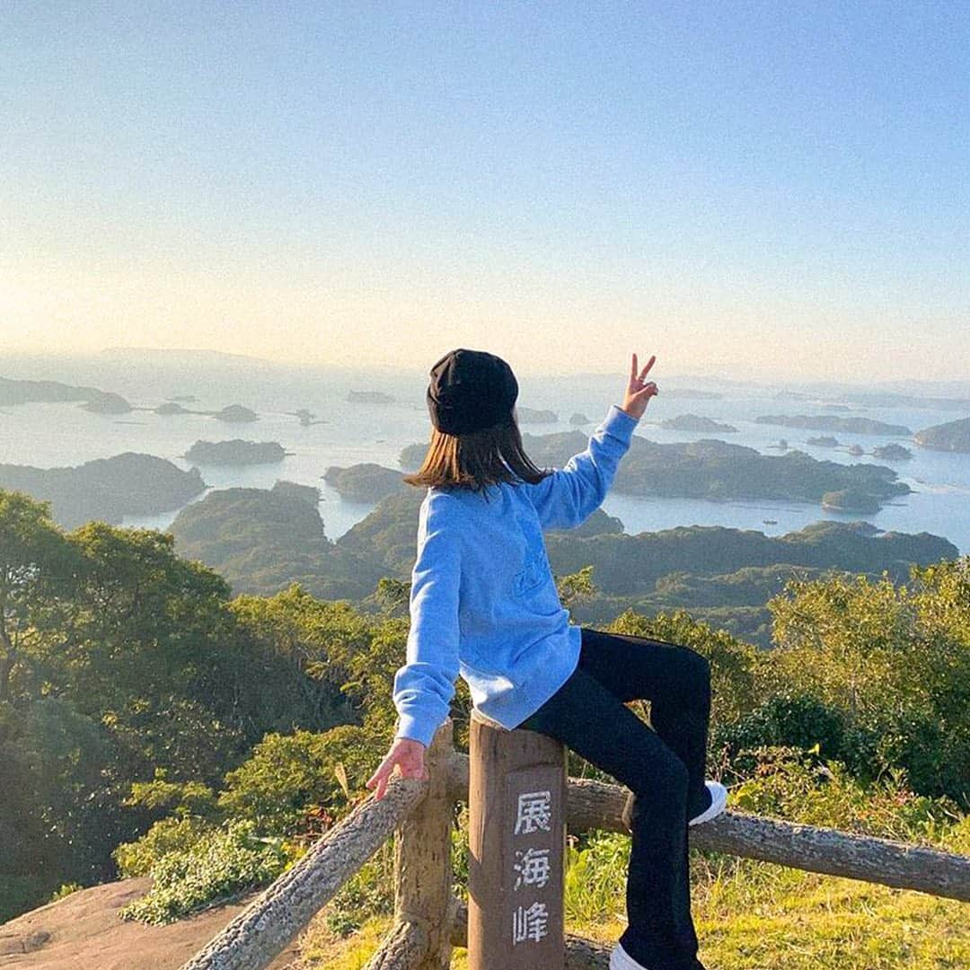 ジェットスター航空さんのインスタグラム写真 - (ジェットスター航空Instagram)「目の前に#九十九島 が180度のパノラマで広がる #展海峰 は、#長崎 #佐世保 で一度は訪れたいスポット♪園内の花壇には、春は菜の花、秋はコスモス15万本が咲き誇り、花の迷路が出現するんだとか。（佐世保観光情報センター公式HPより）   旅行に行きたいけれど、スケジュールの見通しが立たない…そんな方に耳寄り情報！ ✨ #FareCredit（払い戻しオプション）¥100キャンペーン ✨ 通常¥1,200～のFareCredit料金が12/14（月）17:00まで、なんと¥100に❗️期間中、航空券の購入をご検討の皆さまは、ご予約いただく際にぜひご利用ください♪（ご予約後の本オプション追加はできません）   ✅FareCredit（ #払い戻しオプション）とは…？ 直前に旅行を取りやめても、フライト運賃と追加オプション料金に相当する金額をFareCreditフライトバウチャーで払い戻すことができるオプションです。予定が立てにくいときでも、オプションを追加することで安心して航空券をご予約いただけます。 詳しくはプロフィール（ @jetstar_japan ）のハイライト「FareCredit」から  ※FareCredit（払い戻しオプション）はjetstar.comでのご予約時に限りご購入いただけます。予約後に本オプションを追加することはできません。 ※FareCredit料金および支払手数料、StarHeritage（寄付金）などはFareCreditフライトバウチャーの発行額に含まれません。 ※FareCredit（払い戻しオプション）およびFareCreditフライトバウチャーのご利用には諸条件が適用されます。 ※キャンペーンは予告なく変更・中止となる場合があります。   ＼#スーパースターセール も同時開催／ おトクなセールでのご予約にも、FareCredit（払い戻しオプション）で、安心をちょい足し！ 今すぐ jetstar.com でセールをCHECK★ (もしくはプロフィール @jetstar_japan のハイライト「セール」から) ※完売次第終了。諸条件が適用されます。  Special Thanks 📷 by @___moe.96___   #ジェットスター #jetstar_japan #jetstar #日本 #Japan #旅 #旅行 #Travel #LCC #セール #sale #航空券 #旅行好きな人と繋がりたい #旅行好き #旅行記 #国内旅行 #長崎旅行 #九十九島 #展海峰 #フォトジェニック #日本の絶景 #日本の風景」12月10日 20時05分 - jetstar_japan