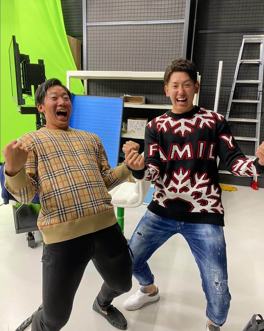 のインスタグラム：「・ 翔と久々の出演でした！収録後の2人はこんな感じ！ テレビ見ればなんとなく分かります😂分からないかも、、💦 楽しい収録でした！！是非見てくださいね！👍  たかあきブログよりお借りしました。 #広島テレビ #たかあきブログ」