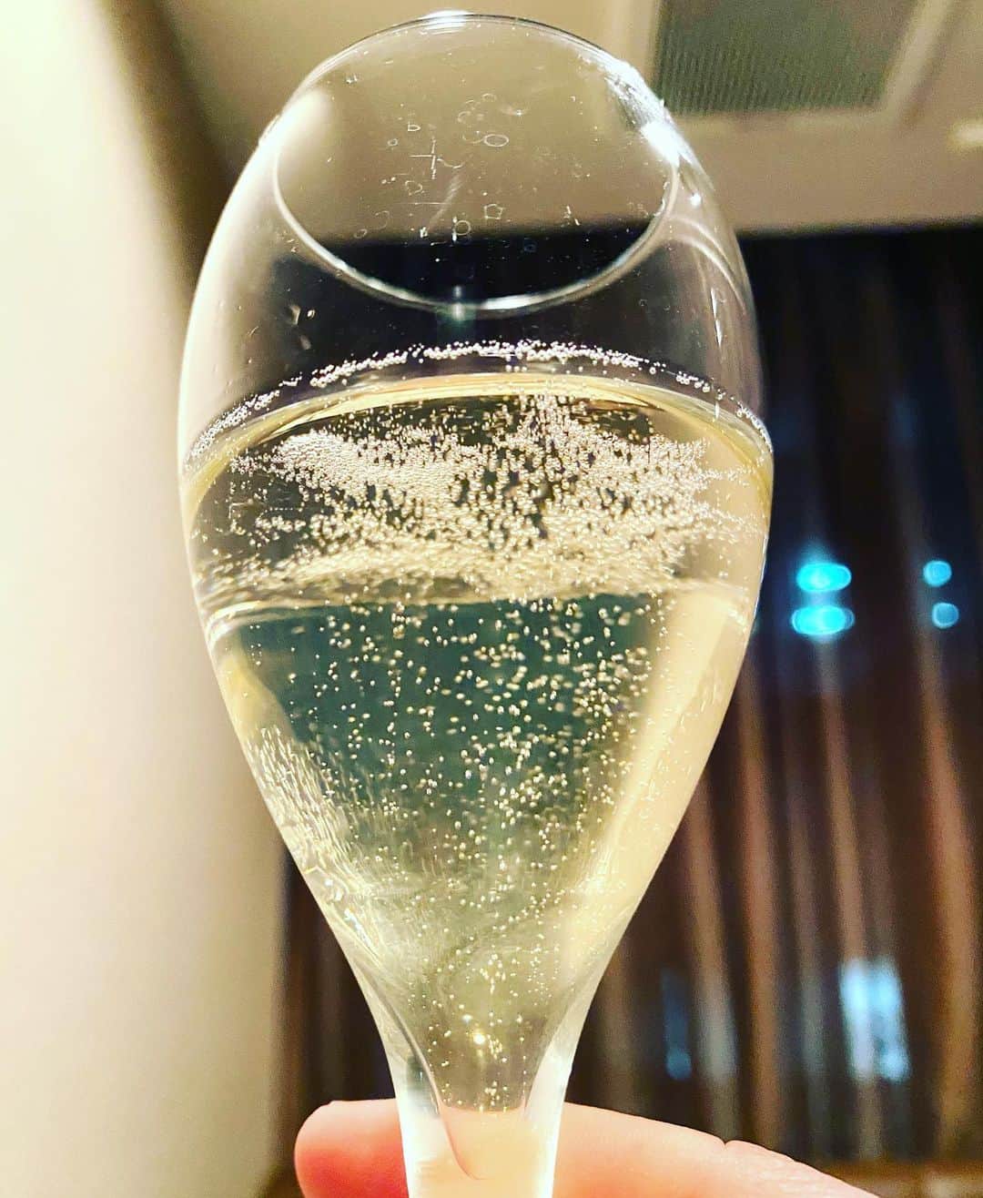 のインスタグラム：「Salute🥂」