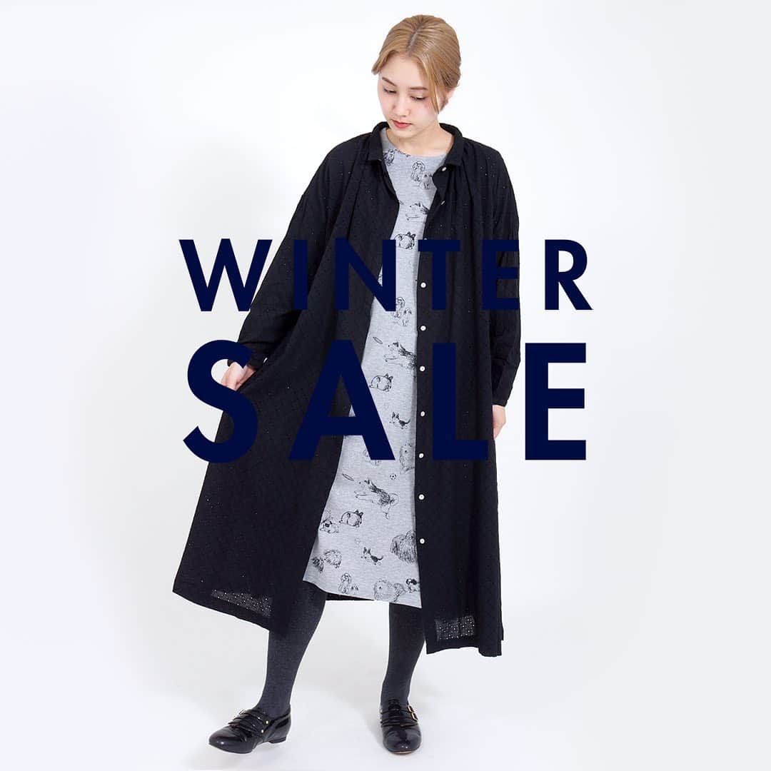 marbleSUD(マーブルシュッド) のインスタグラム：「いよいよ明日12月11日(金)12:00より、online shop WINTER SALEが始まります！先日に続き、完売必至！注目アイテム9コーデをご紹介いたします。  その⑰ 無地ワンピ：13,706円(税込) 柄ワンピ：12,936円(税込)」