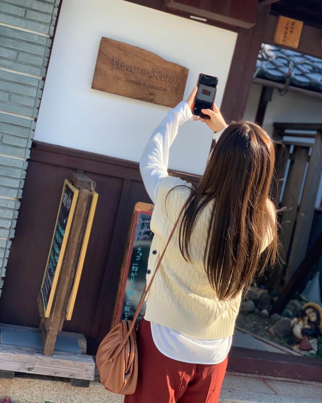 のインスタグラム：「. . 💐Hareto-keto🌿in shiga🏯 お店に入った時からなにか違う雰囲気 スイーツから伝わってくる優しさ 本当に美味しいし可愛かった☺️ ローケーキ食べたかったけどなくて、、、 次こそはリベンジしたいな🍰✨ ごちそうさまでした☺️ @haretoketo  . . きみかが私の誕生日に連れて行ってくれたよ✨ 色んなところ行けたし楽しかったね😉 連れてってくれてありがとう🙏💗 @kimiii0126  . . #ハレトケト #haretoketo #ローケーキ  #スムージーボール #滋賀カフェ  #彦根カフェ #ヴィーガンカフェ  #はづ旅グラム #ありがとう #時差グラム」