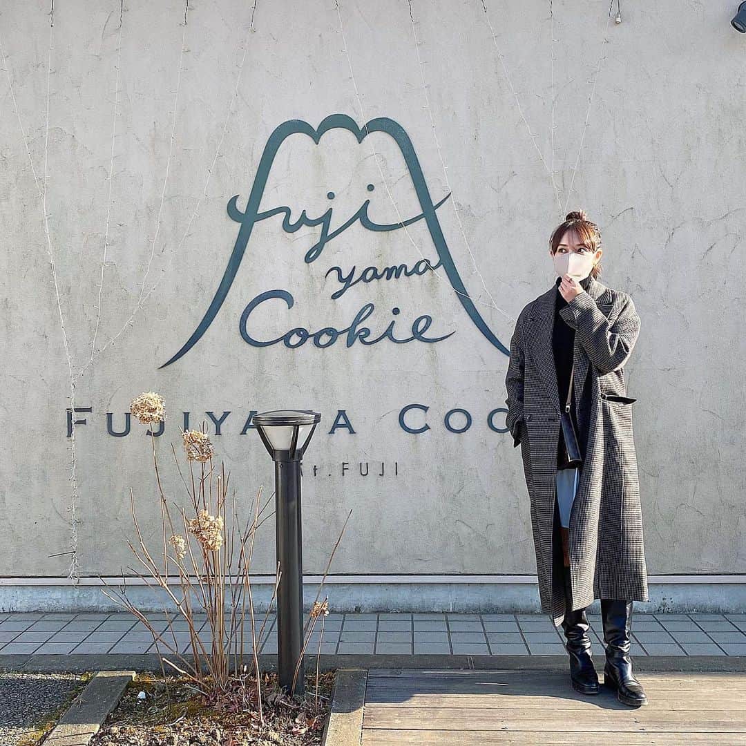 のインスタグラム：「.  Fujiyama Cookie🍪🤎 可愛いクッキー屋さんに寄り道した❤︎ . #fujiyamacookie#フジヤマクッキー」